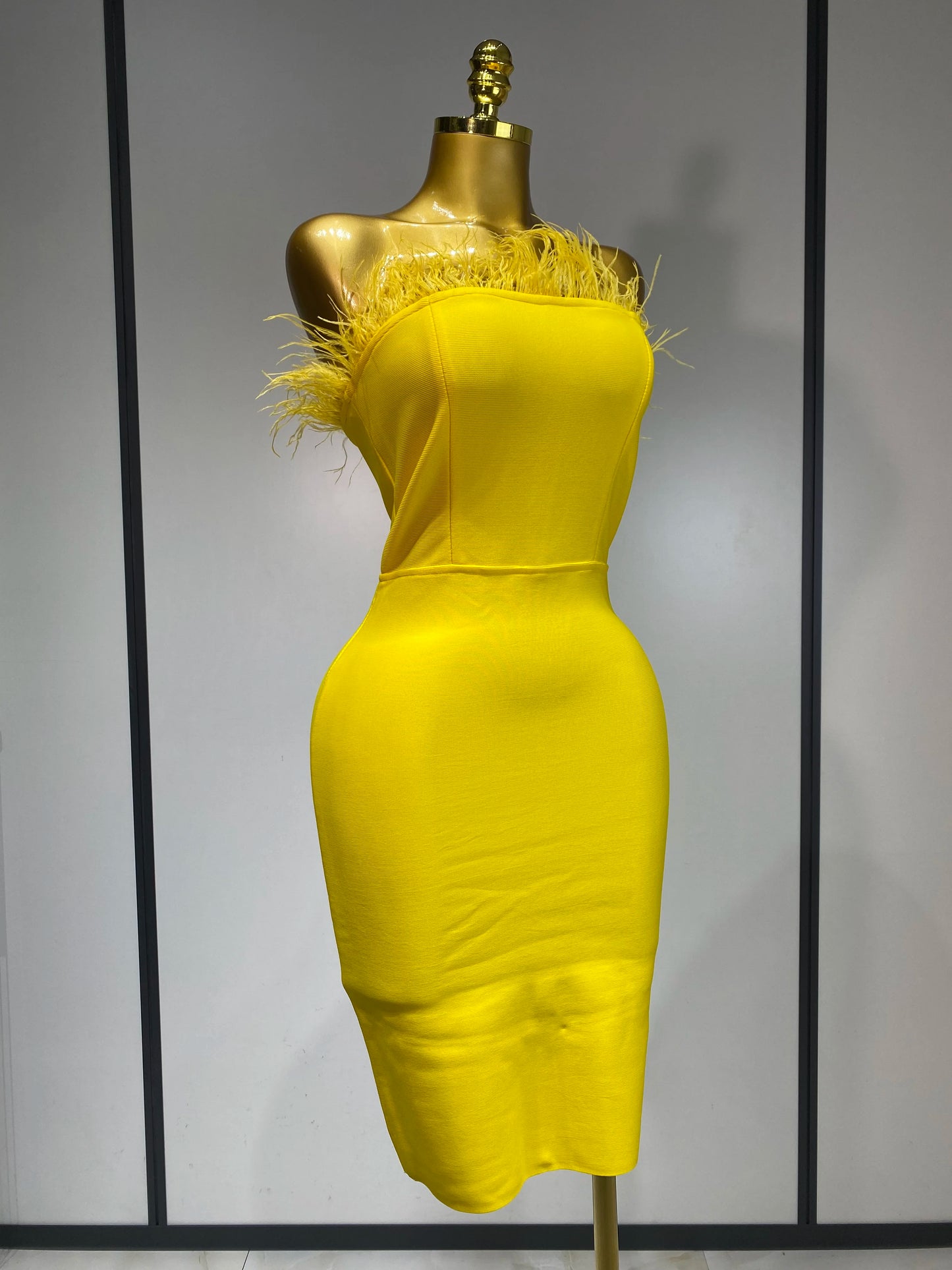 Sexy Backless Yellow Bandage Strapless Celebrity Elegant Feather Birthday Club Party Dress