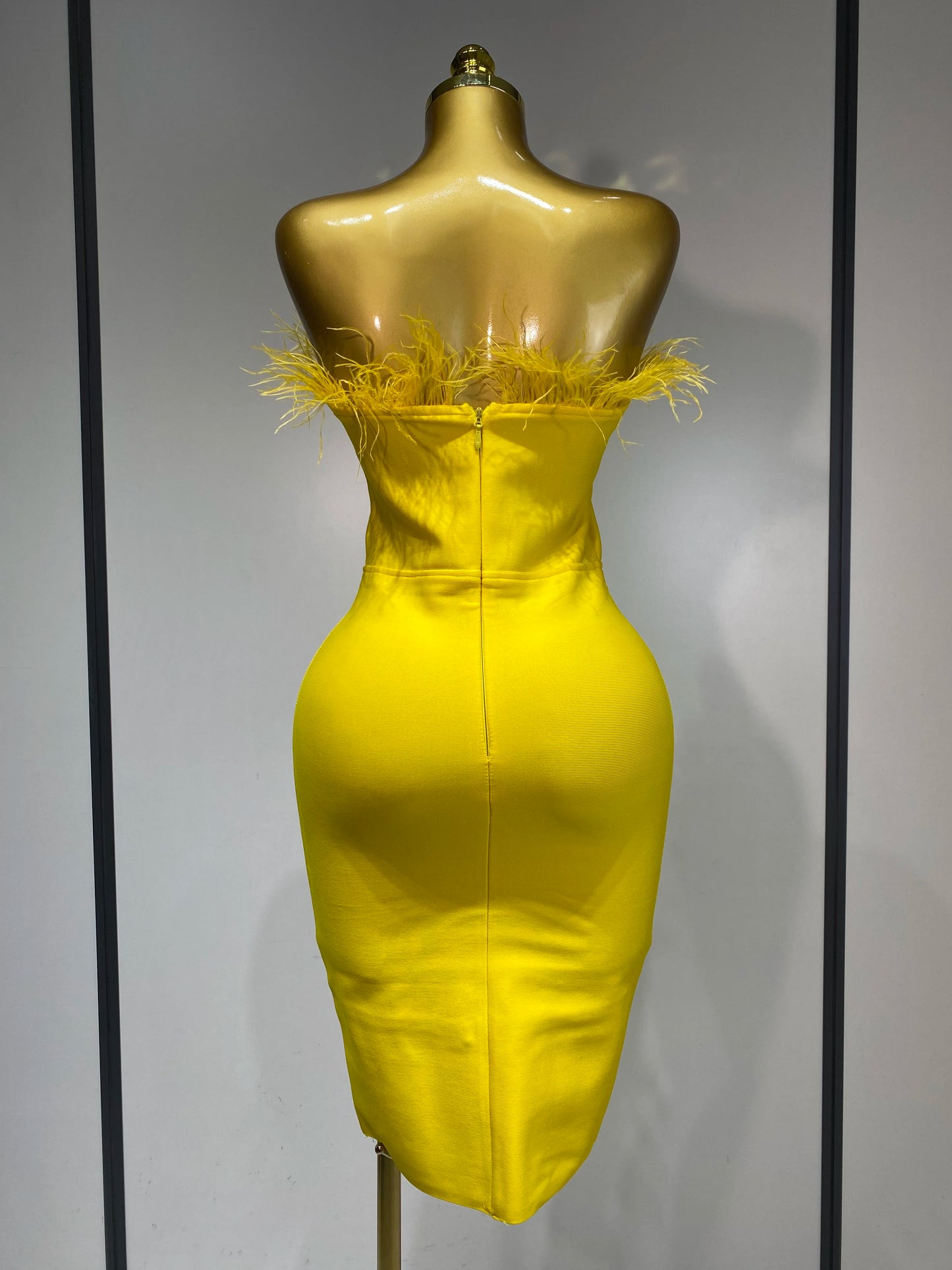Sexy Backless Yellow Bandage Strapless Celebrity Elegant Feather Birthday Club Party Dress