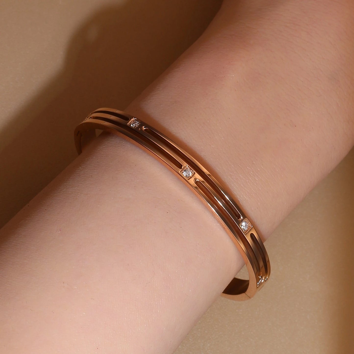 Luxury Polished Checkered Design Stainless Steel Crystal Wedding Party Bangle Bracelet