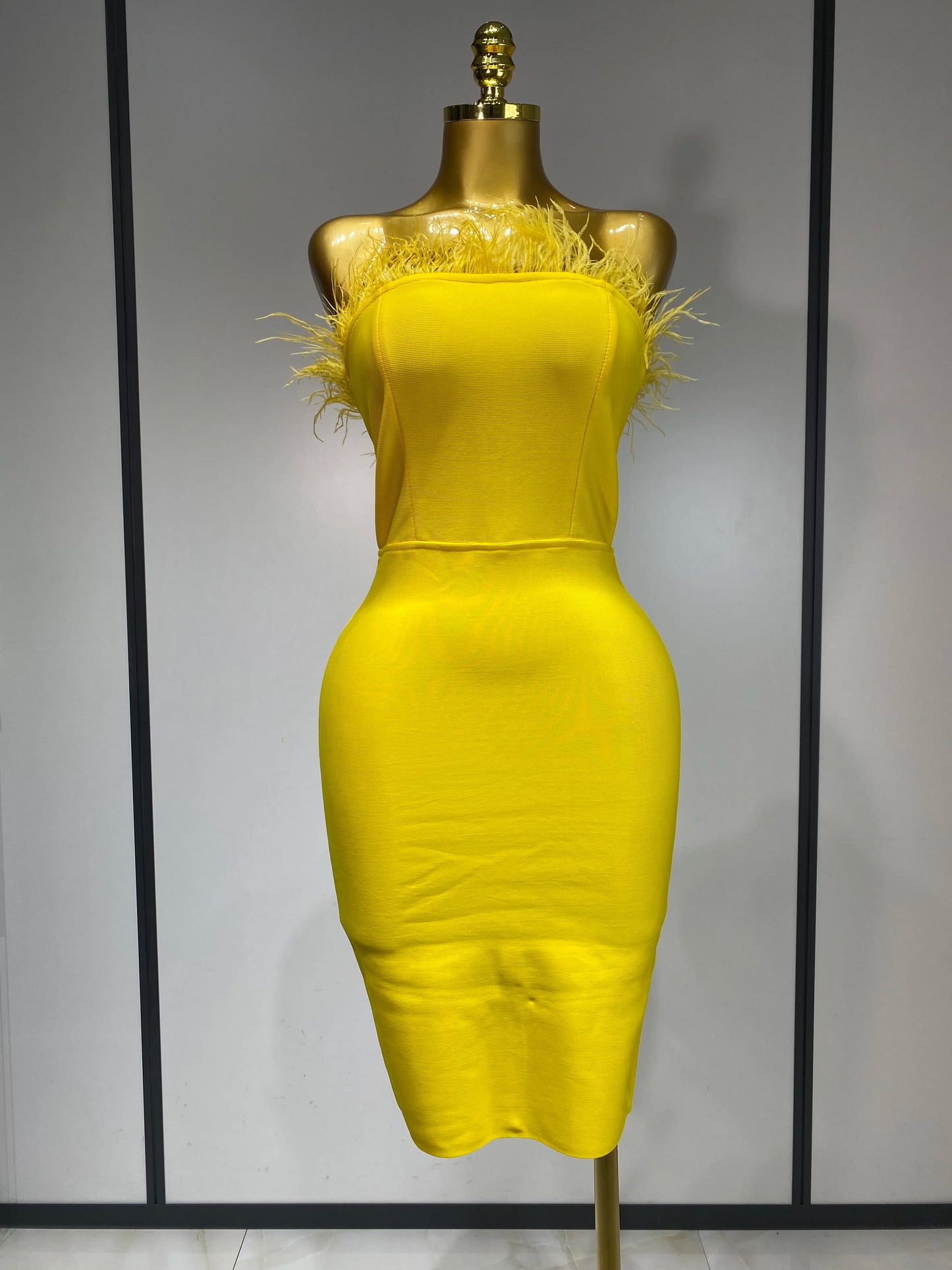 Sexy Backless Yellow Bandage Strapless Celebrity Elegant Feather Birthday Club Party Dress