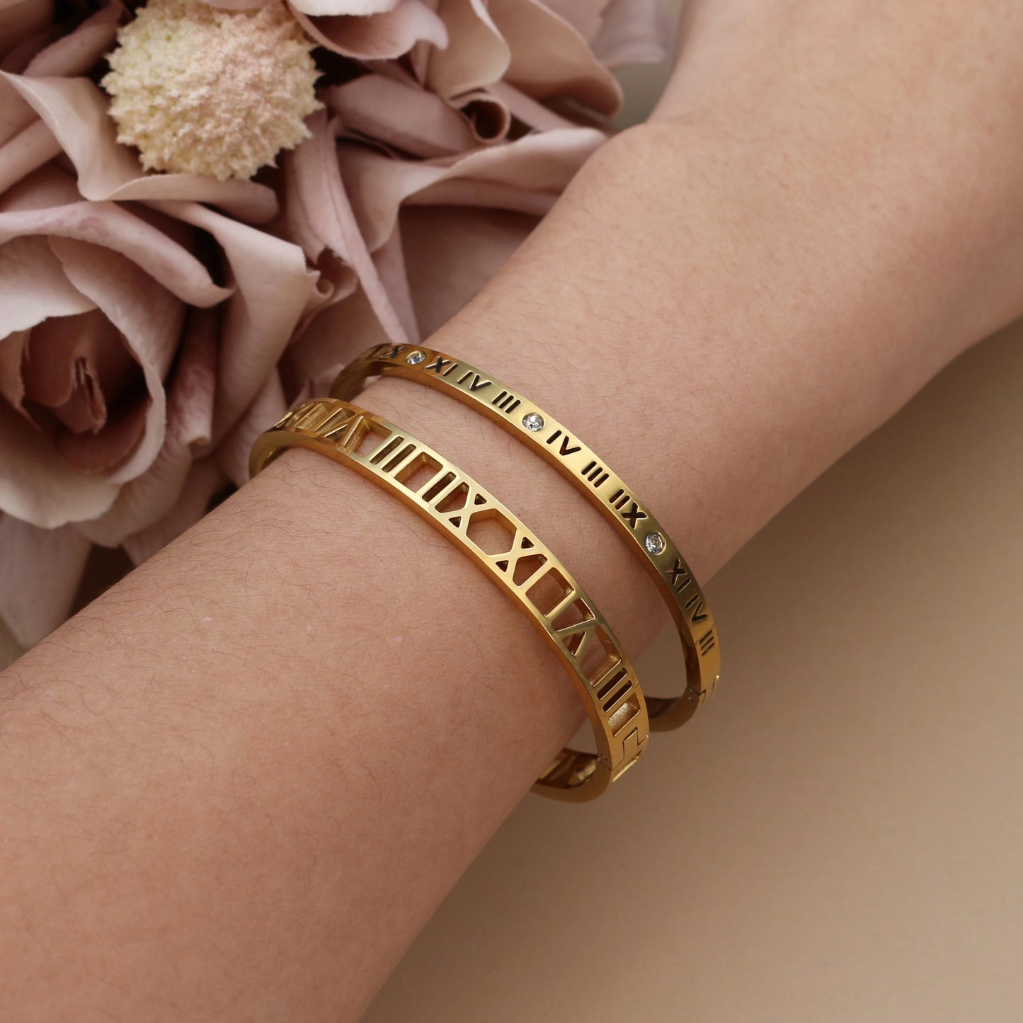 Fashion Stainless Steel Crystal Cutout Roman Numeral Design Gold Color Bracelet Women's Jewely
