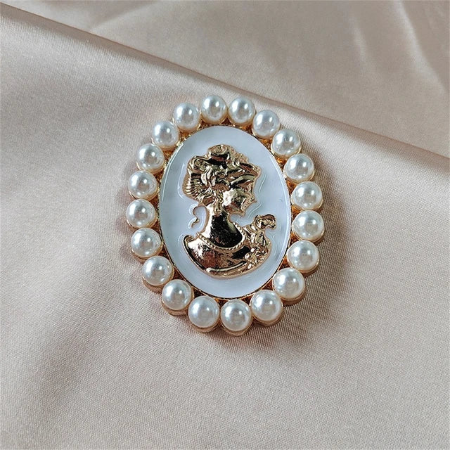 Oil Drop Queen Brooch Lapel Pins Oval Shape Pearl Brooches