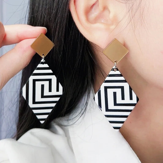 Women Retro Rhombic Embossed Print Ear studs Earrings Gift