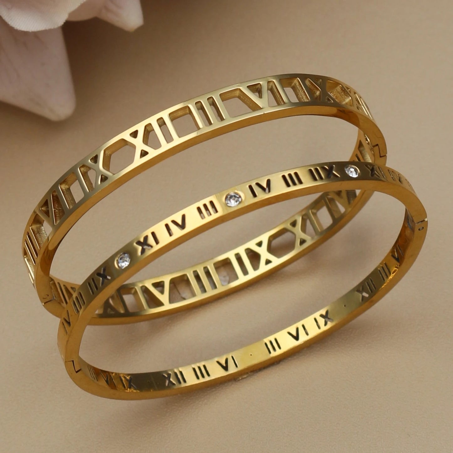 Fashion Stainless Steel Crystal Cutout Roman Numeral Design Gold Color Bracelet Women's Jewely