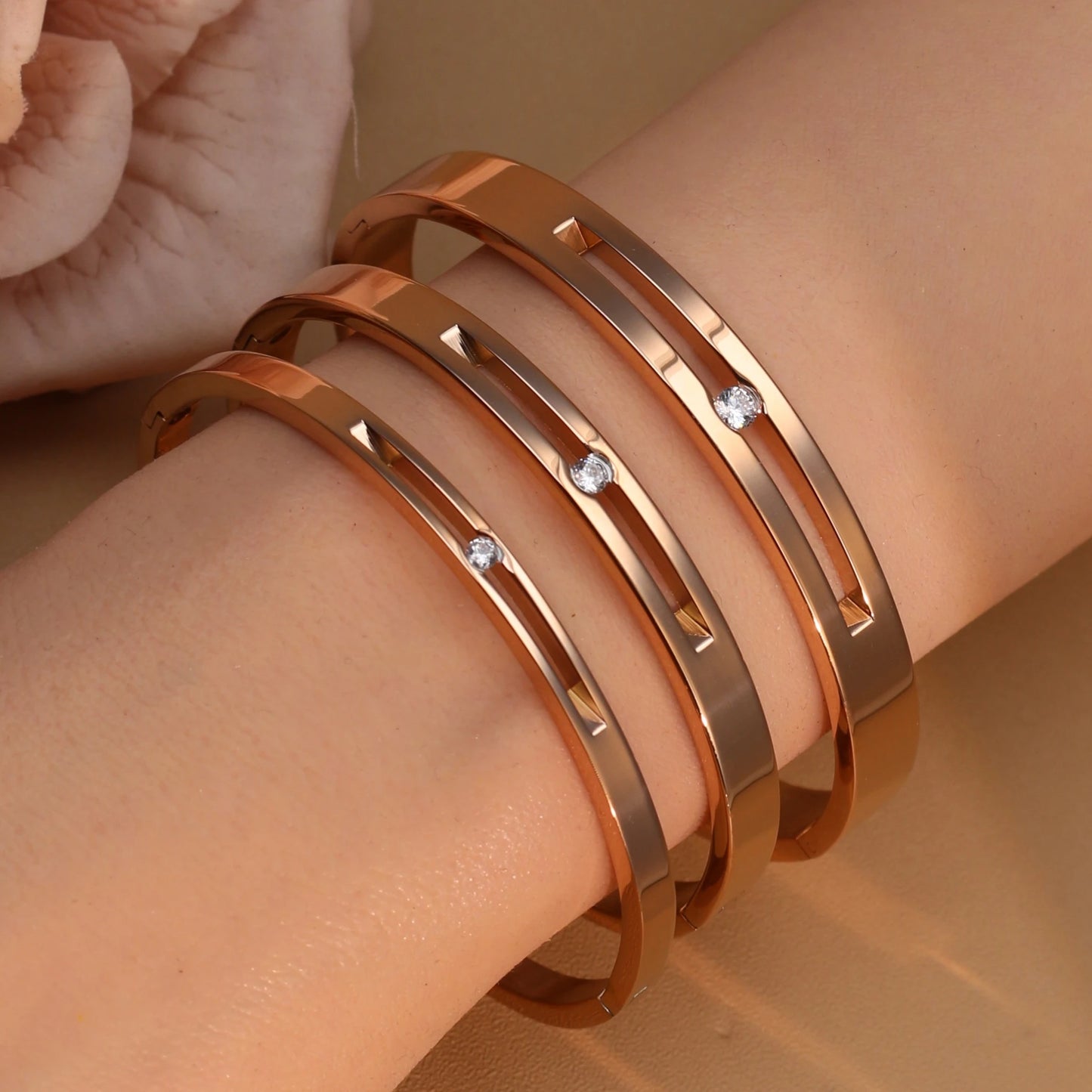 60mm 18K Gold Plated Stainless Steel Zircon Fashionable Bangle Bracelet