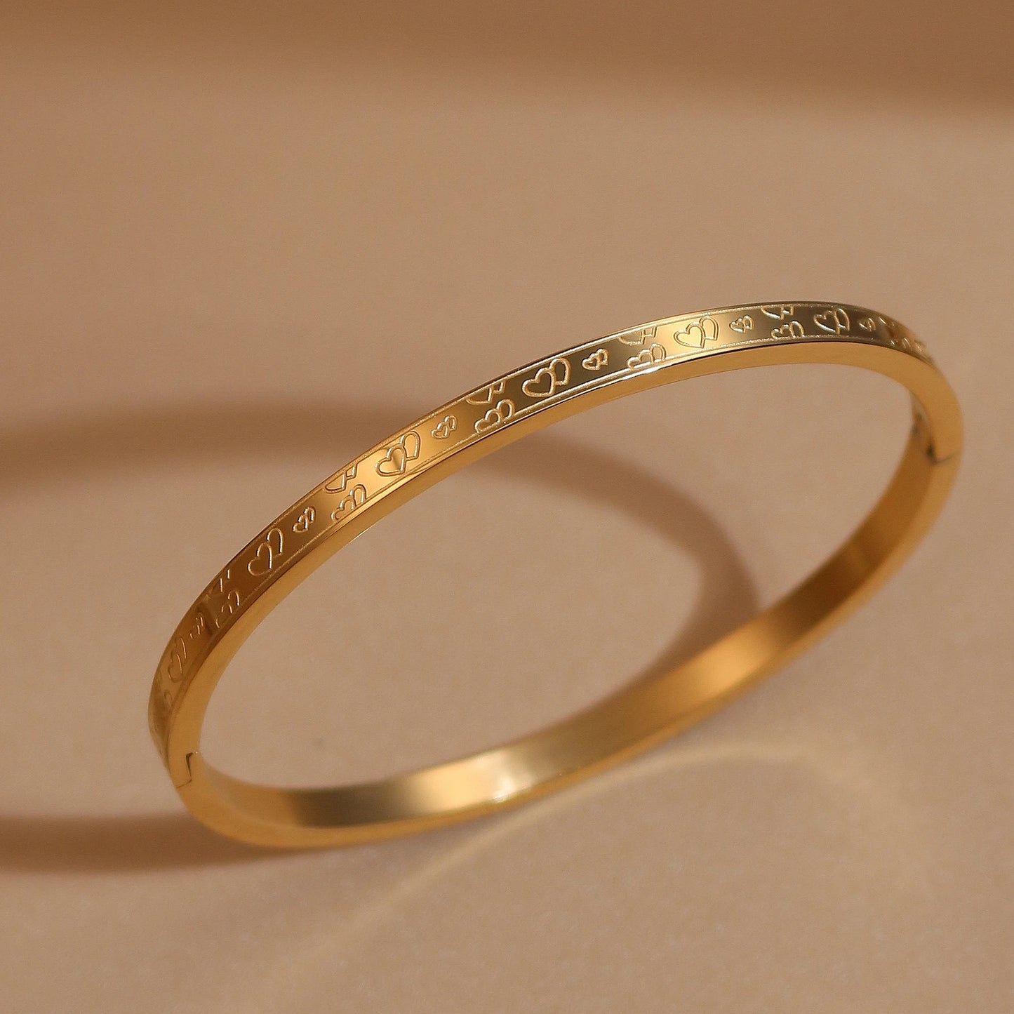 Luxury Heart-Shaped Shell Zircon Design 18K Gold-Plated Stainless Steel Bracelet Bangles