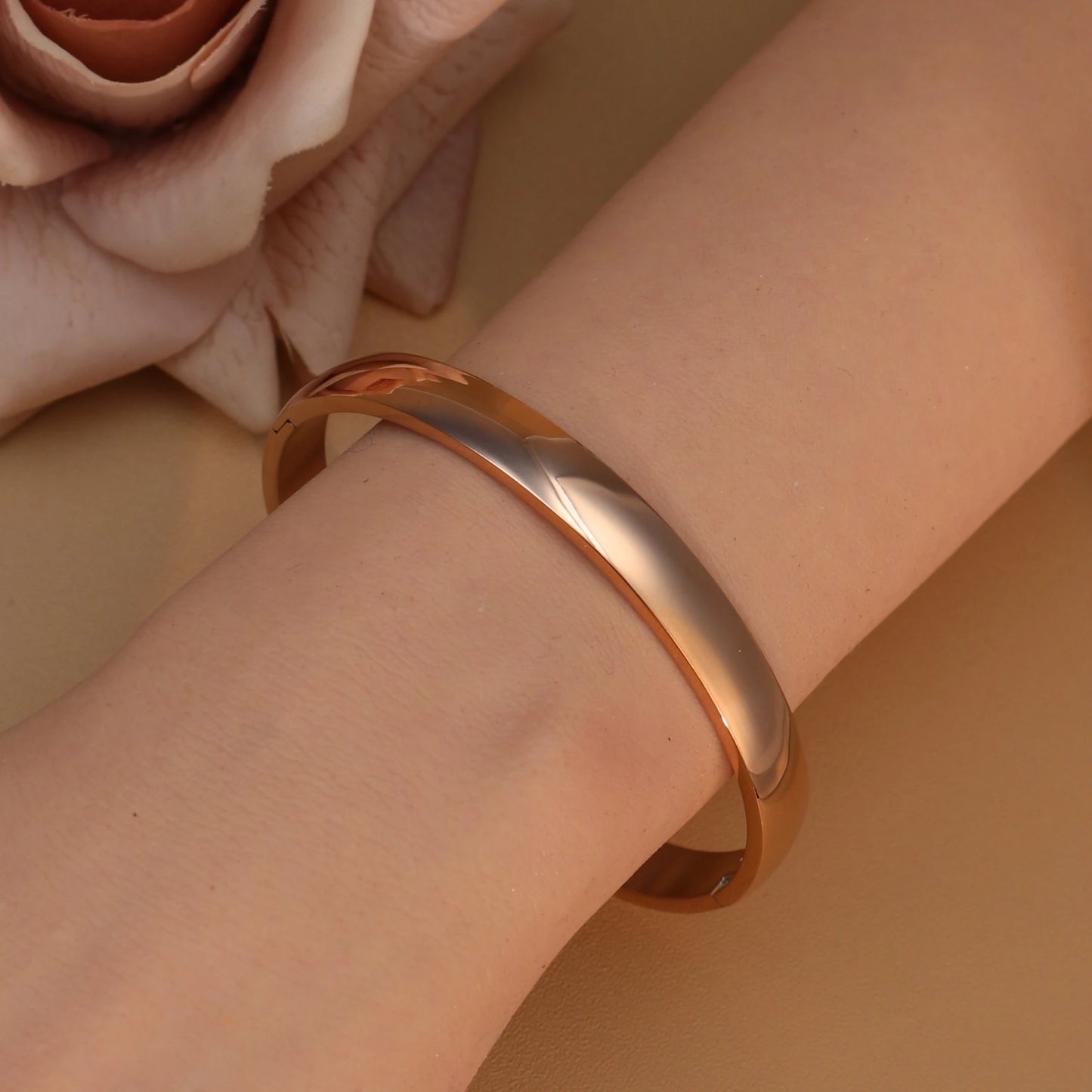 18K Gold-plated Stainless Steel Curved Polished Bangle Bracelet
