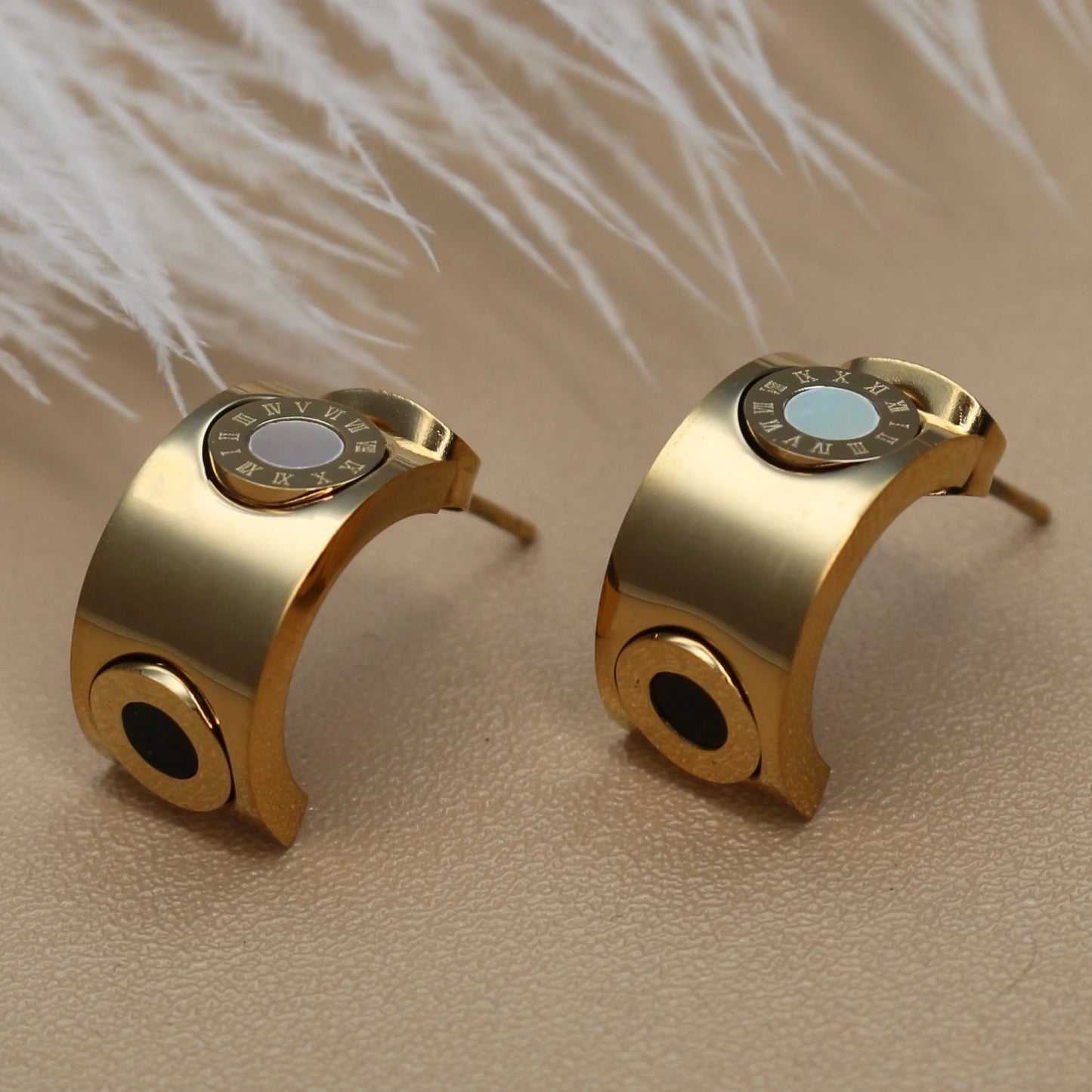 Stainless Steel Inlay Double Circle Roman Numeral Black & White Shell Half Round Stud Earrings