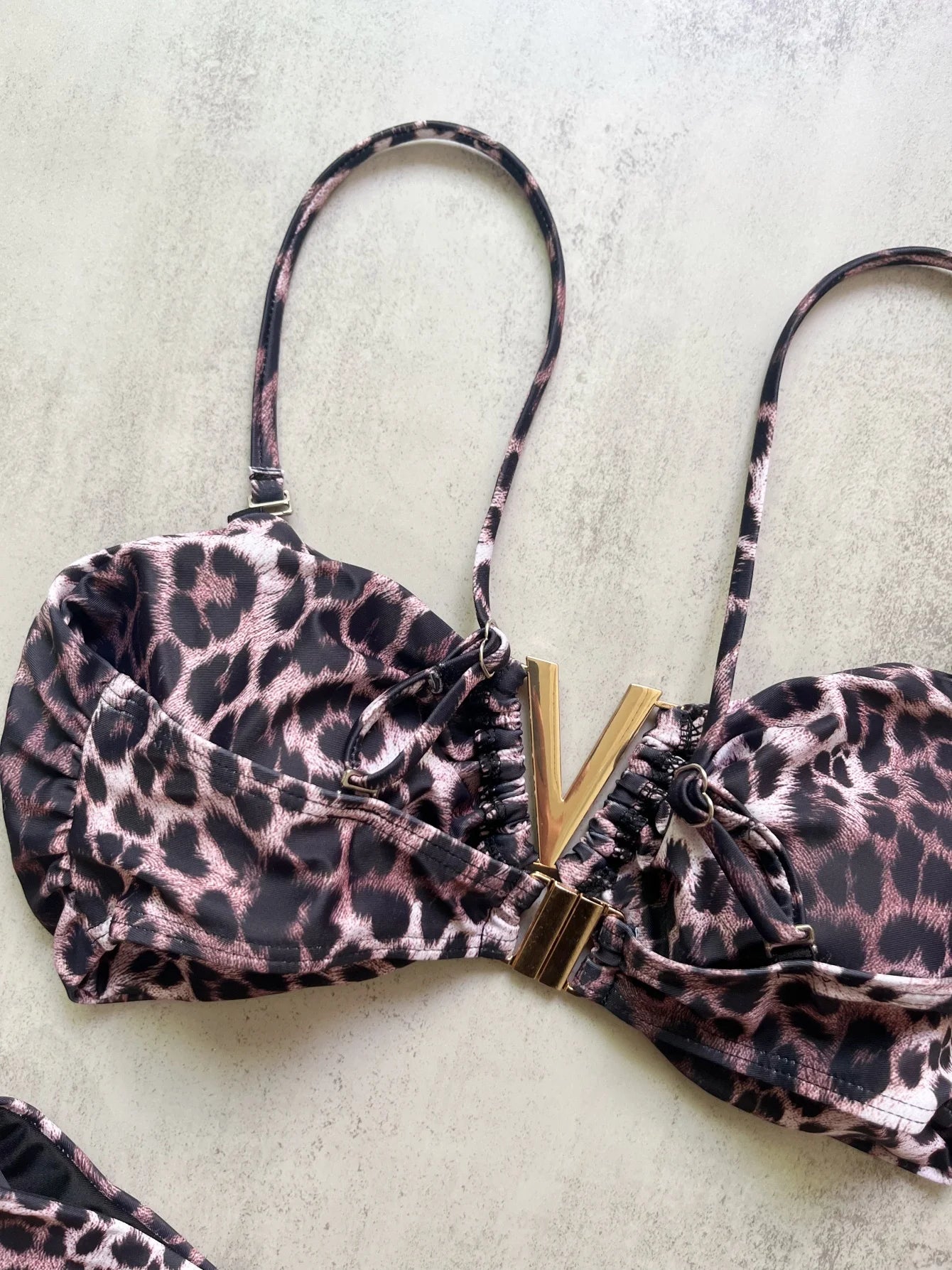 Women's triangle leopard print bikini 2-piece metal V decor summer beach split swimsuit