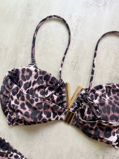 Women's triangle leopard print bikini 2-piece metal V decor summer beach split swimsuit