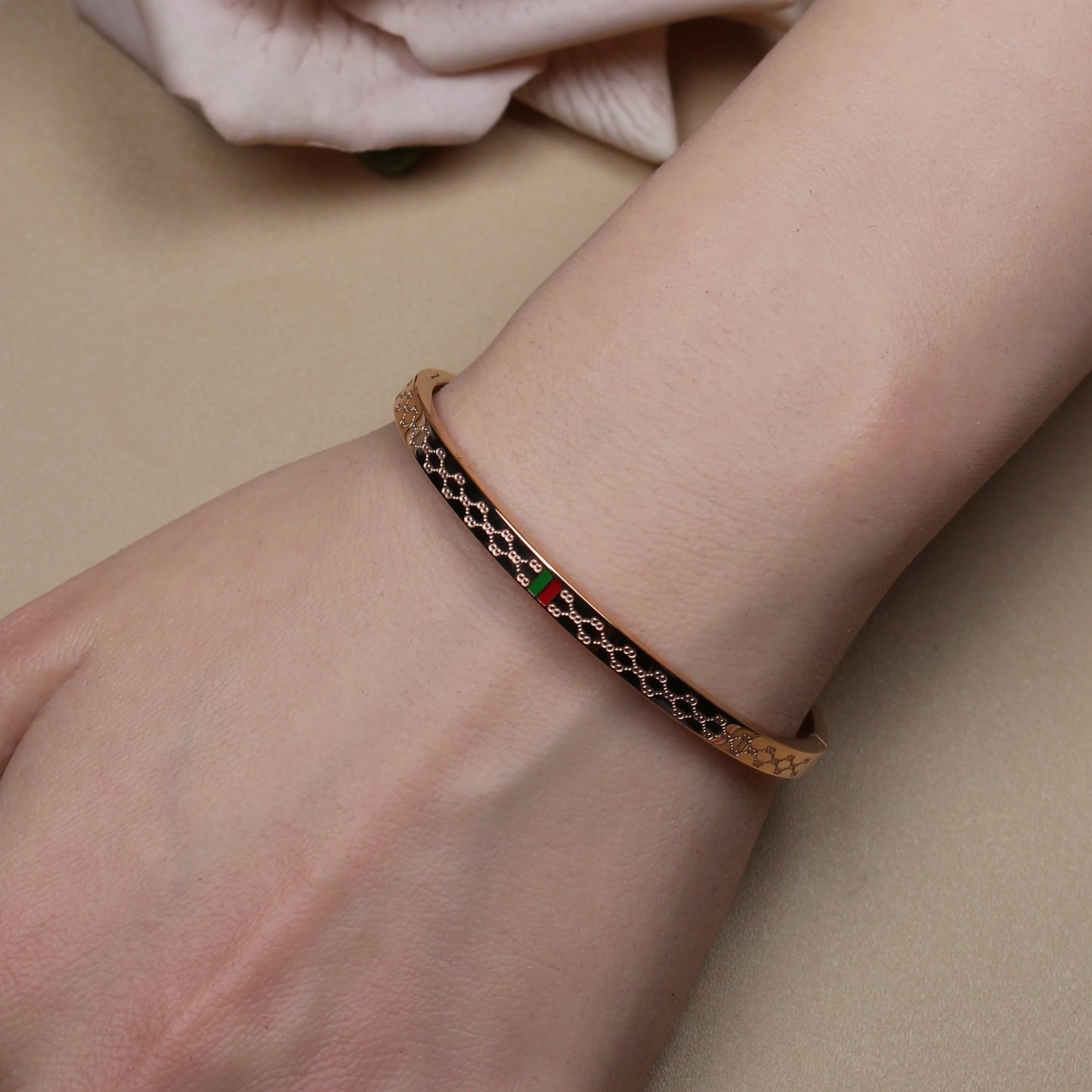 18K Gold Plated Stainless Steel 55MM Red Green Bangles Fashionable Bracelet