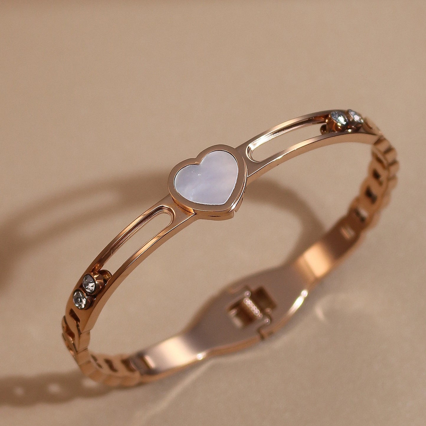 Luxury Heart-Shaped Shell Zircon Design 18K Gold-Plated Stainless Steel Bracelet Bangles