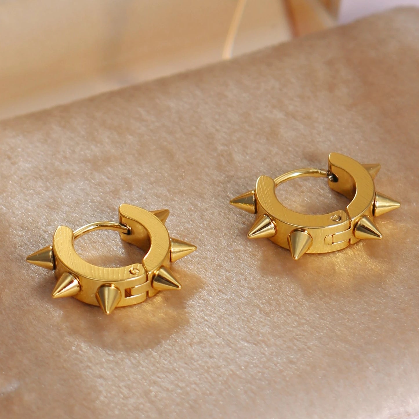 1Pair Women Men Punk Stainless Steel Spiky Thorn Gothic Stud Earrings