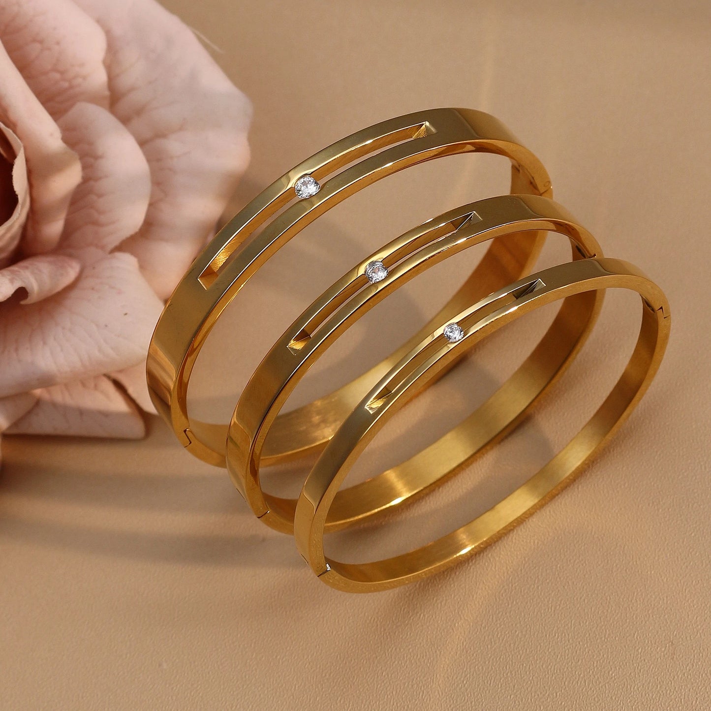 60mm 18K Gold Plated Stainless Steel Zircon Fashionable Bangle Bracelet