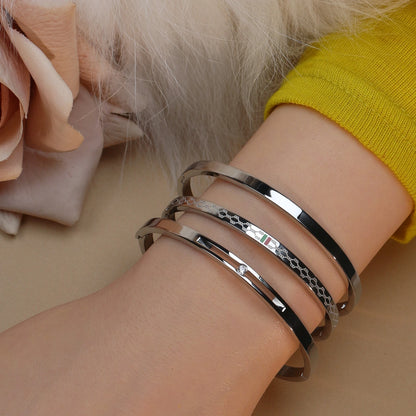 50MM Polished Women Fashionable 18K Gold Plated Stainless Steel Wedding Bangles