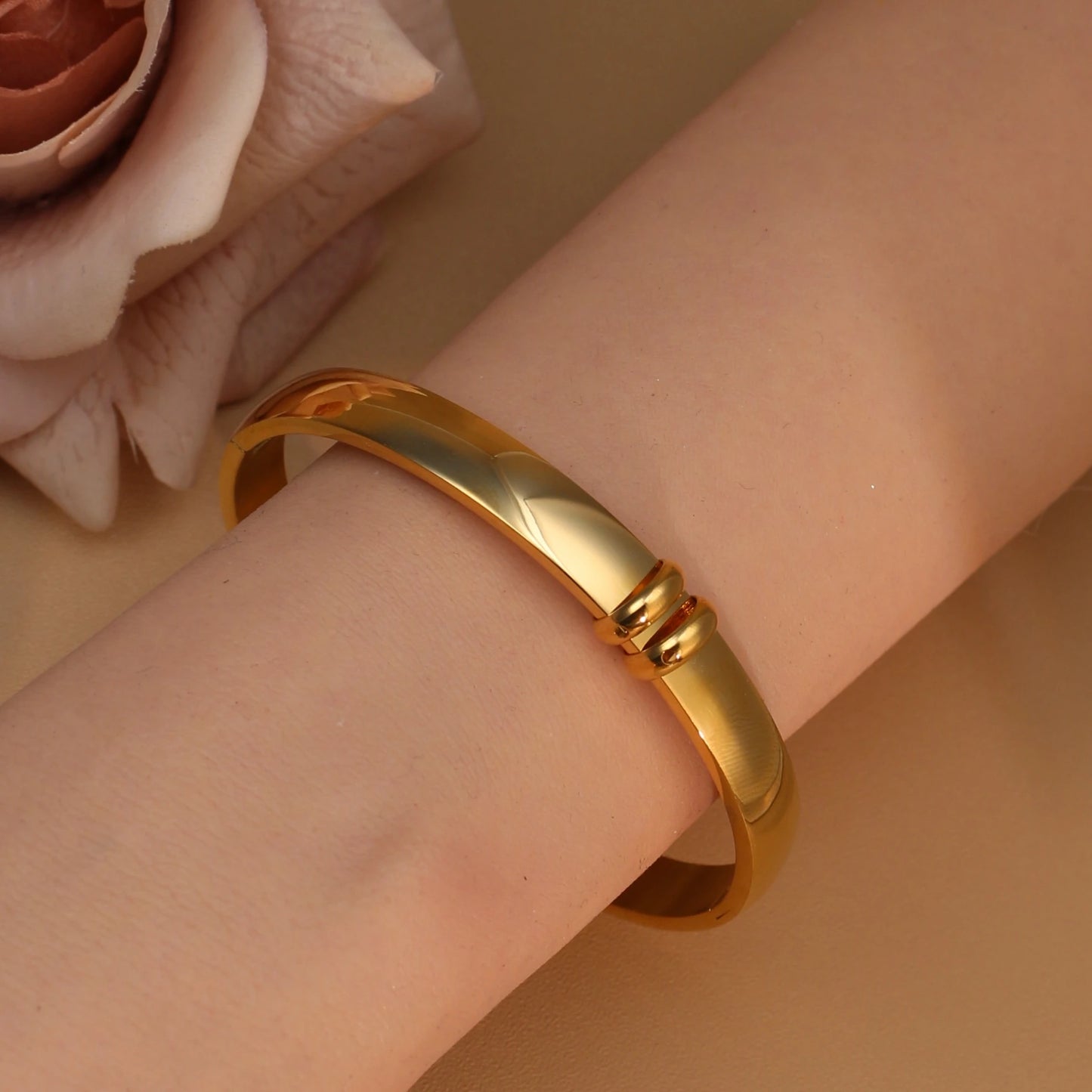 18K Gold-plated Stainless Steel Curved Polished Bangle Bracelet