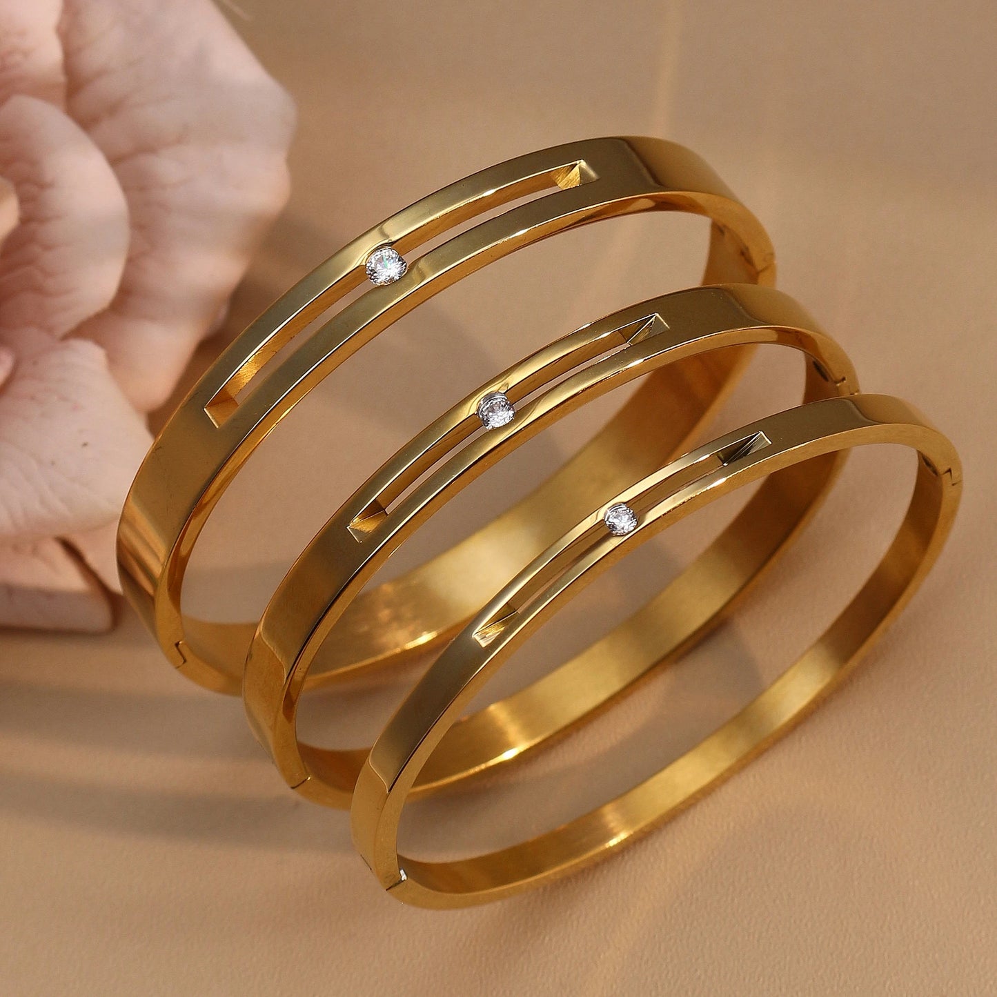 60mm 18K Gold Plated Stainless Steel Zircon Fashionable Bangle Bracelet