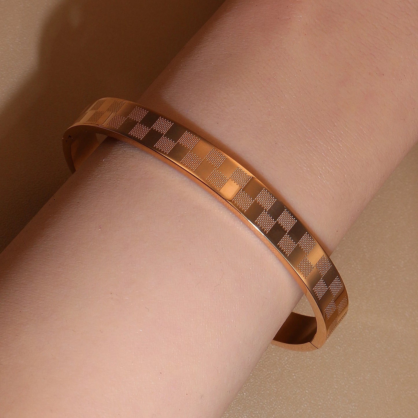 Luxury Polished Checkered Design Stainless Steel Crystal Wedding Party Bangle Bracelet