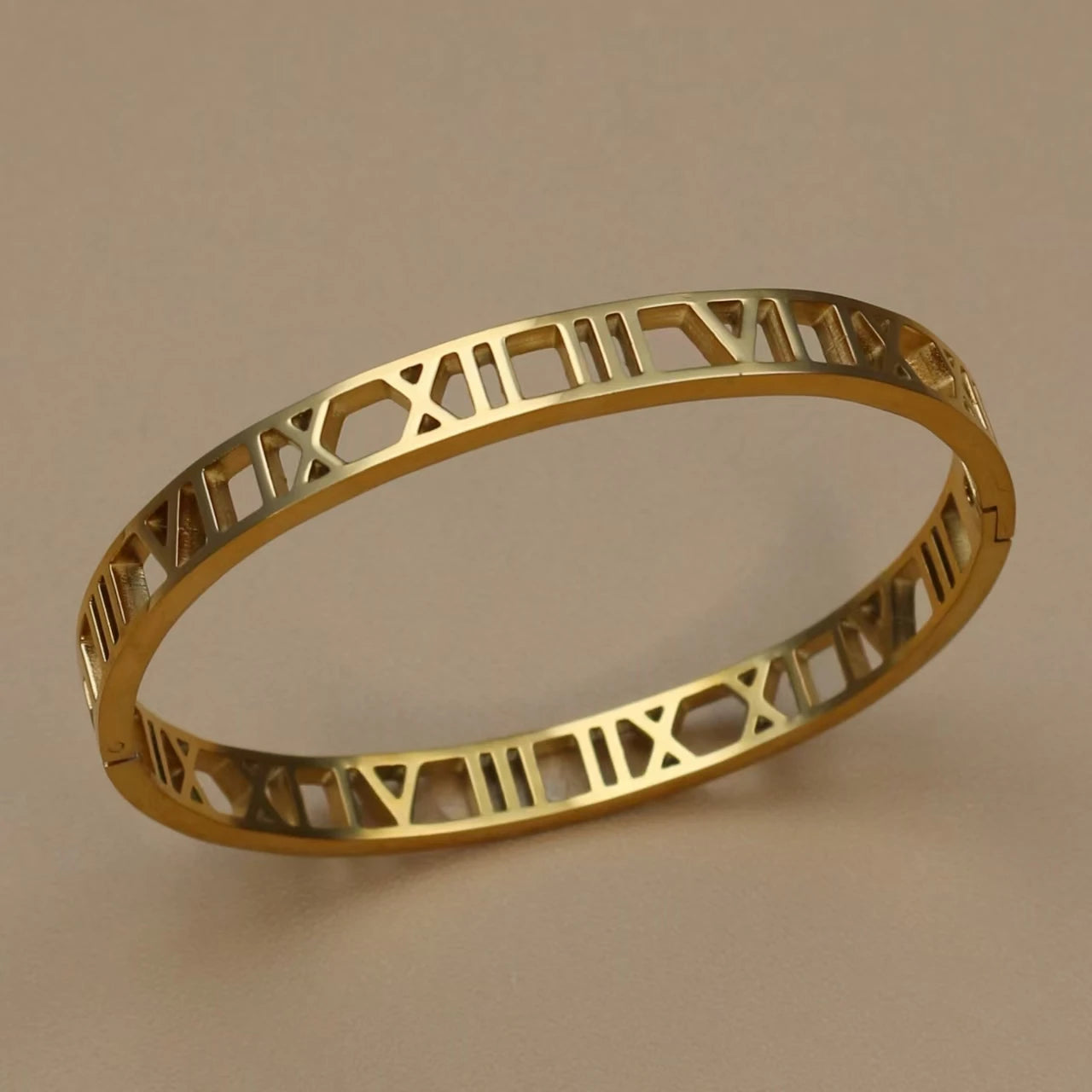 Fashion Stainless Steel Crystal Cutout Roman Numeral Design Gold Color Bracelet Women's Jewely