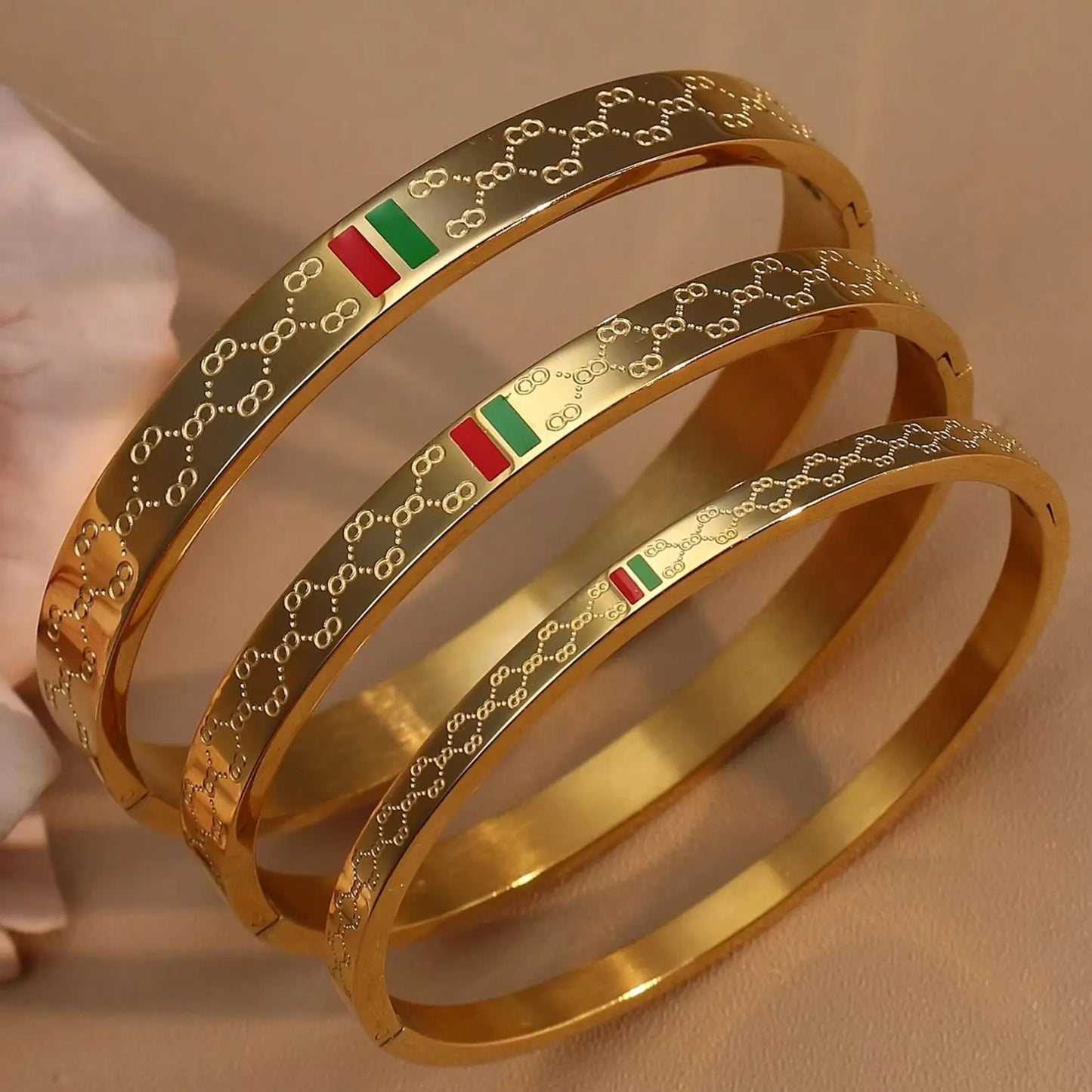 18K Gold Plated Stainless Steel 55MM Red Green Bangles Fashionable Bracelet