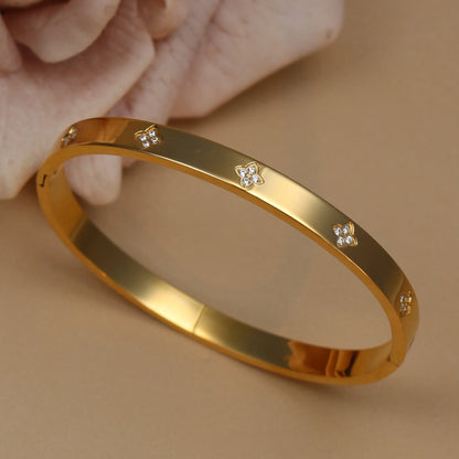 Women Flower Shaped Crystal, Heart Shaped Shell Stainless Steel Bracelet Bangle
