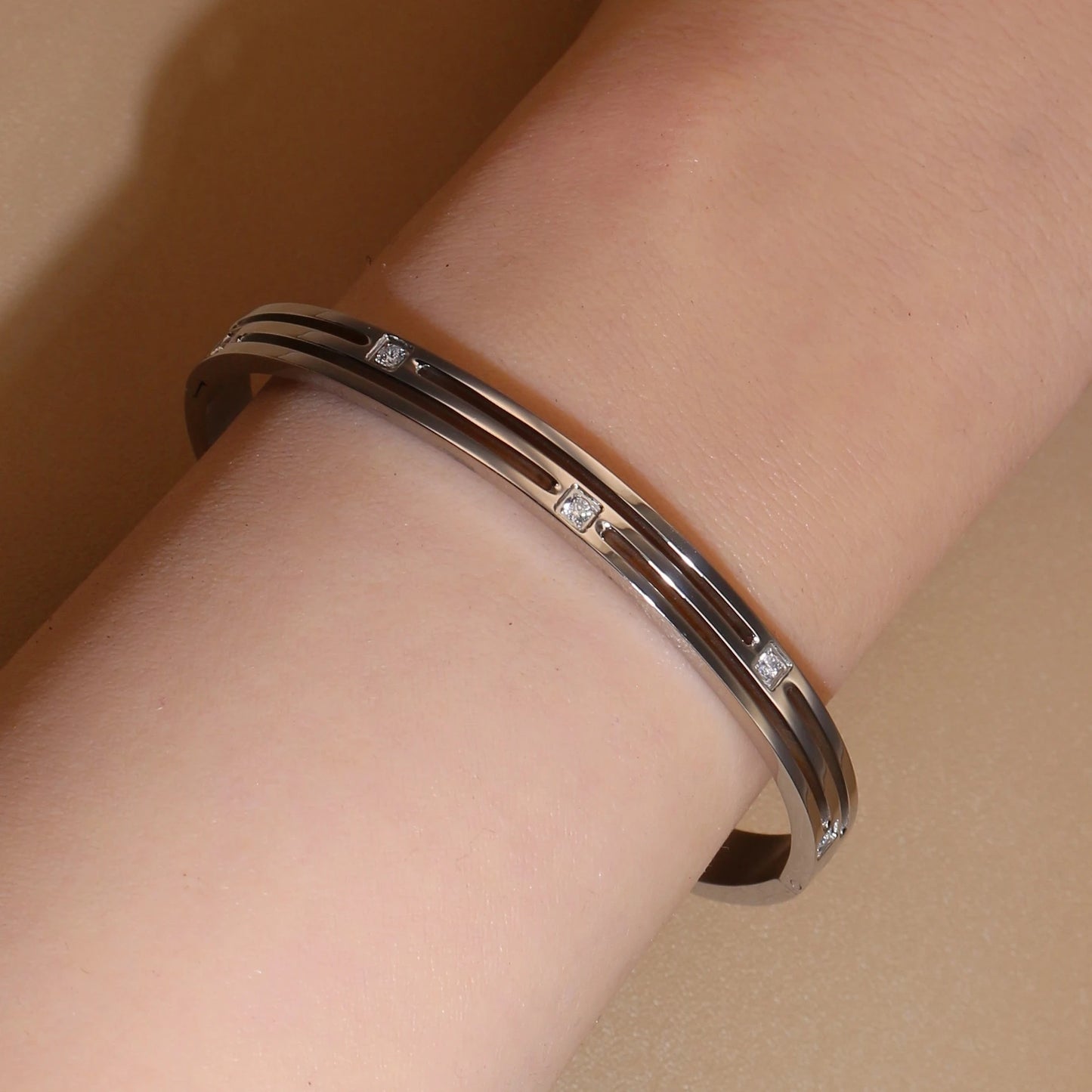 Luxury Polished Checkered Design Stainless Steel Crystal Wedding Party Bangle Bracelet