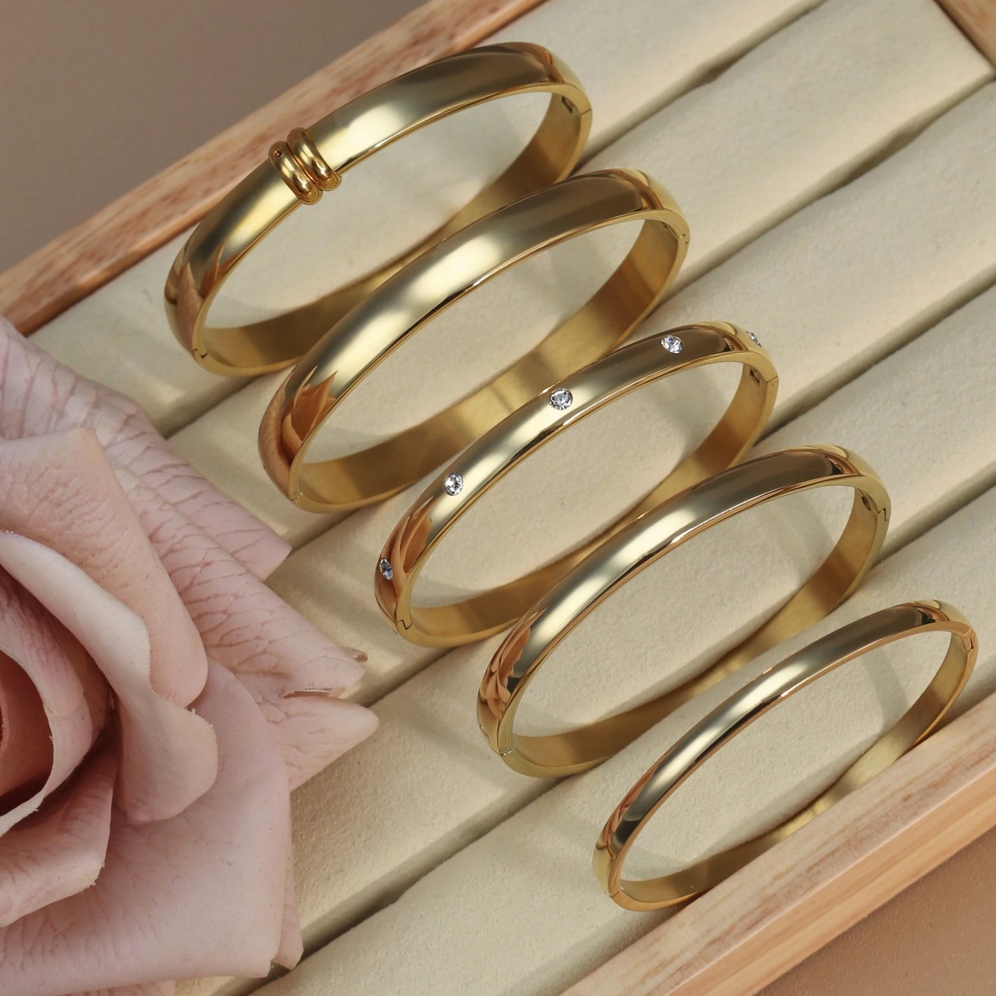 18K Gold-plated Stainless Steel Curved Polished Bangle Bracelet