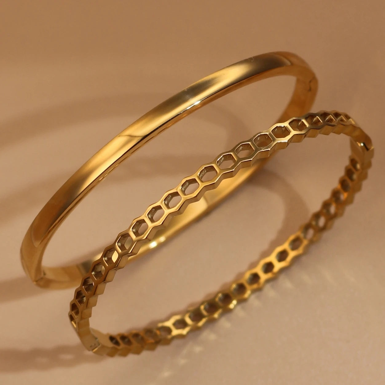 4mm Women's Stainless Steel Crystal Shell Design 18K Gold Plated 2-in-1 Bracelet Bangle