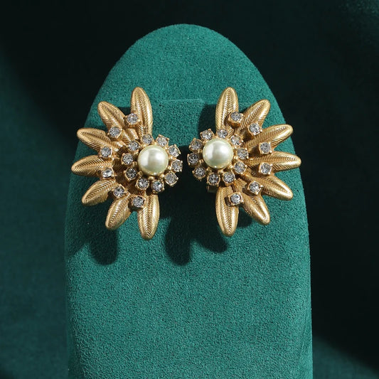 Women Gold Color Pearls Antique Vintage Half Daisy Flower Stud Earrings