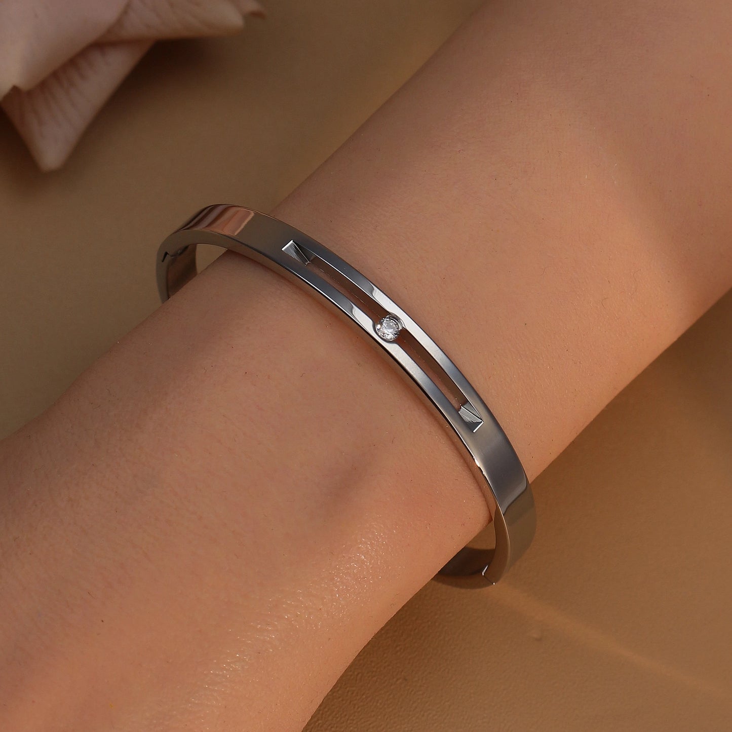 60mm 18K Gold Plated Stainless Steel Zircon Fashionable Bangle Bracelet