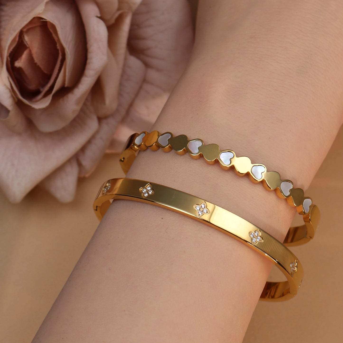 Women Flower Shaped Crystal, Heart Shaped Shell Stainless Steel Bracelet Bangle