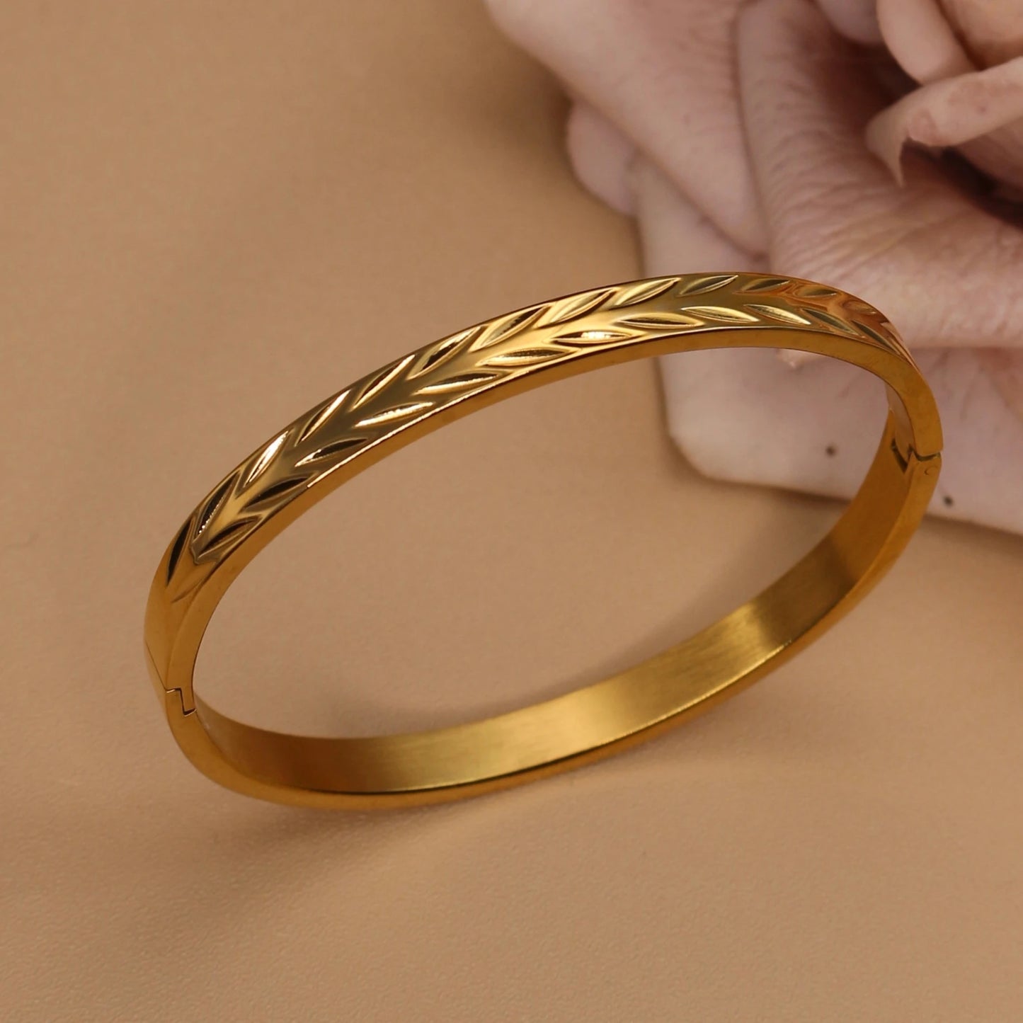Women stainless steel classic leaf graphic Zircon star bracelet love jewelry gift