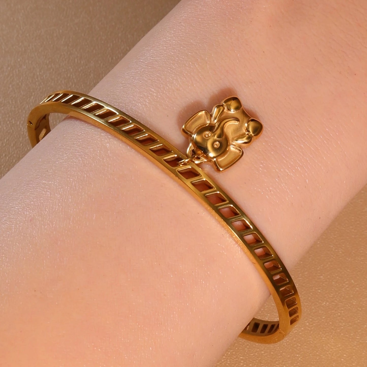 Small Elephant Hollow Stainless Steel 18K Gold Plated Bracelet Jewelry