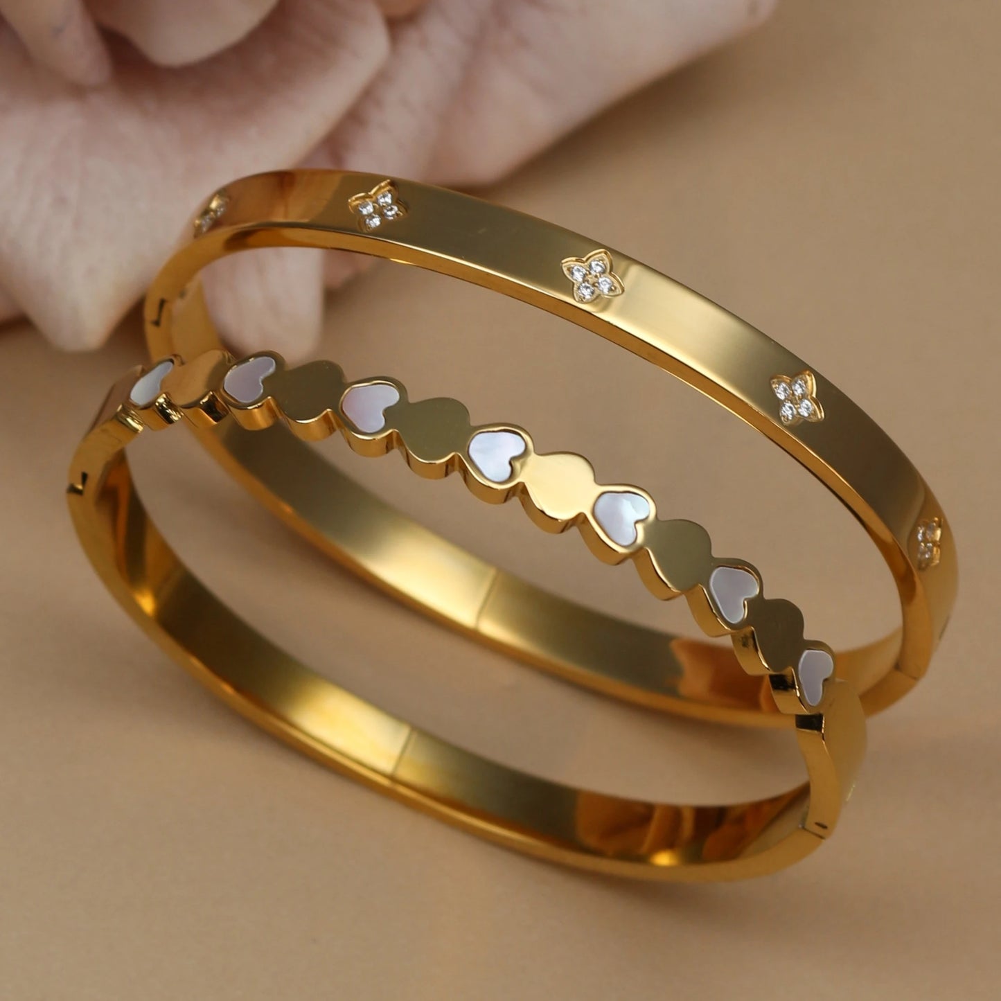 Women Flower Shaped Crystal, Heart Shaped Shell Stainless Steel Bracelet Bangle