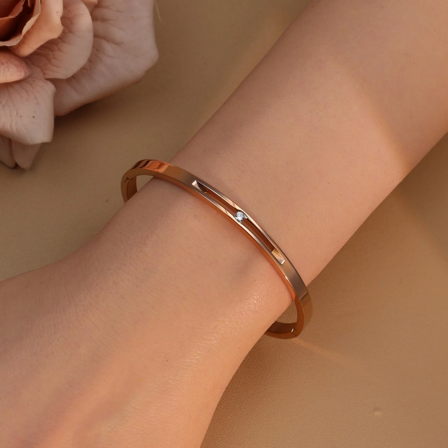 60mm 18K Gold Plated Stainless Steel Zircon Fashionable Bangle Bracelet
