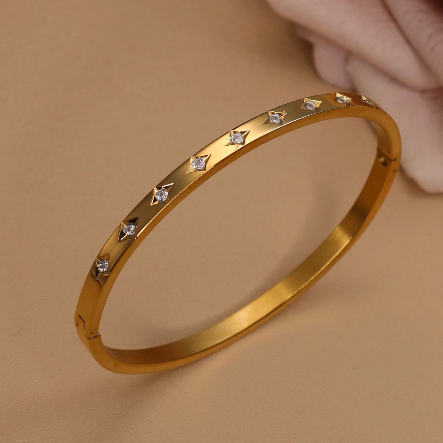 Women stainless steel classic leaf graphic Zircon star bracelet love jewelry gift