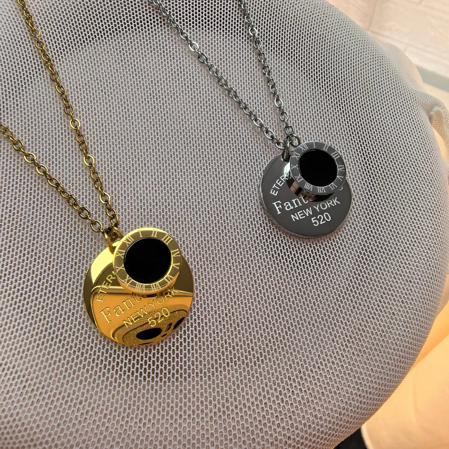 Classic Design Roman Numerals Round Plaque Pendant Titanium Steel Women's Necklace Jewelry Gifts