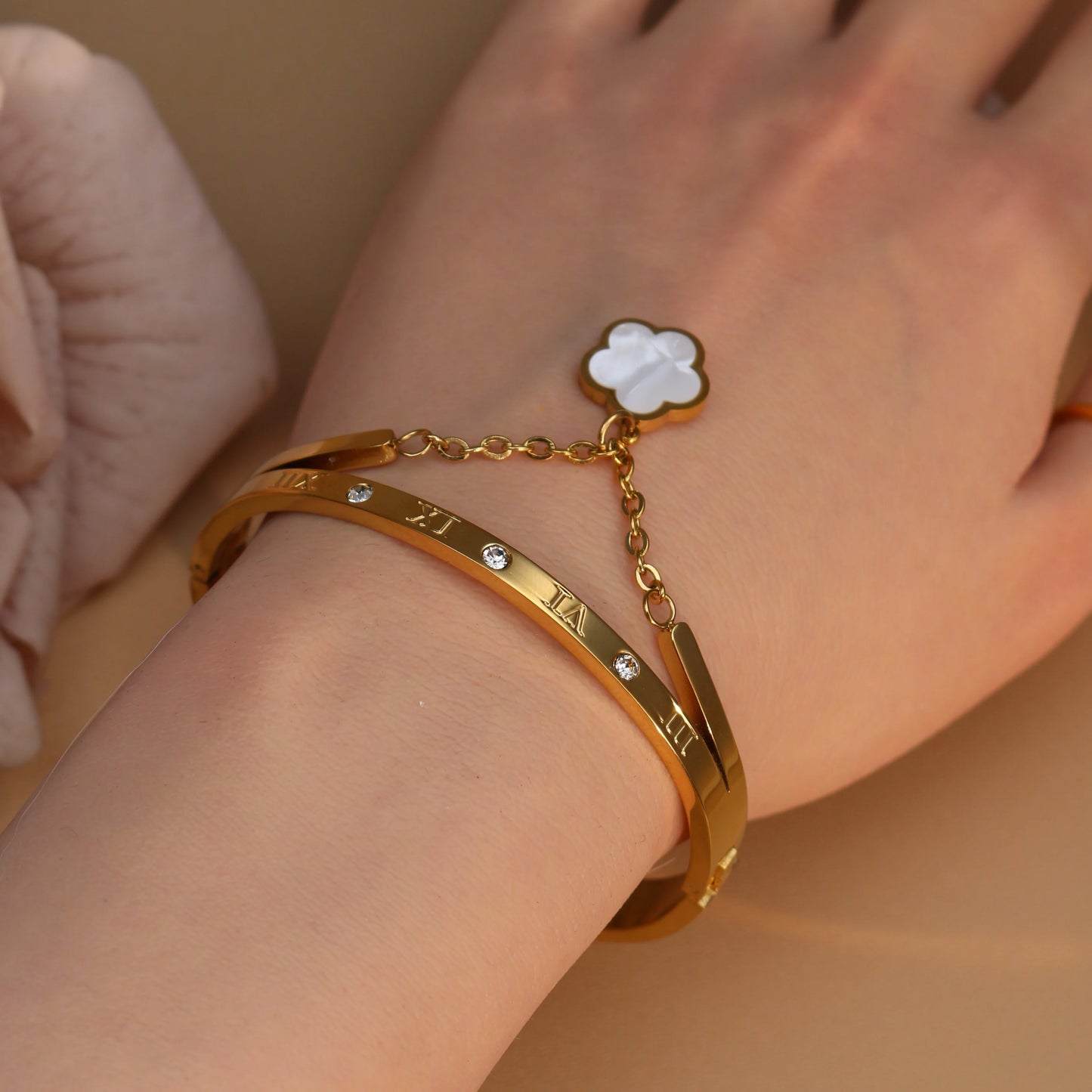Roman Numeral Crystal Flower Shaped Pendant Stainless Steel Bracelet Bangles