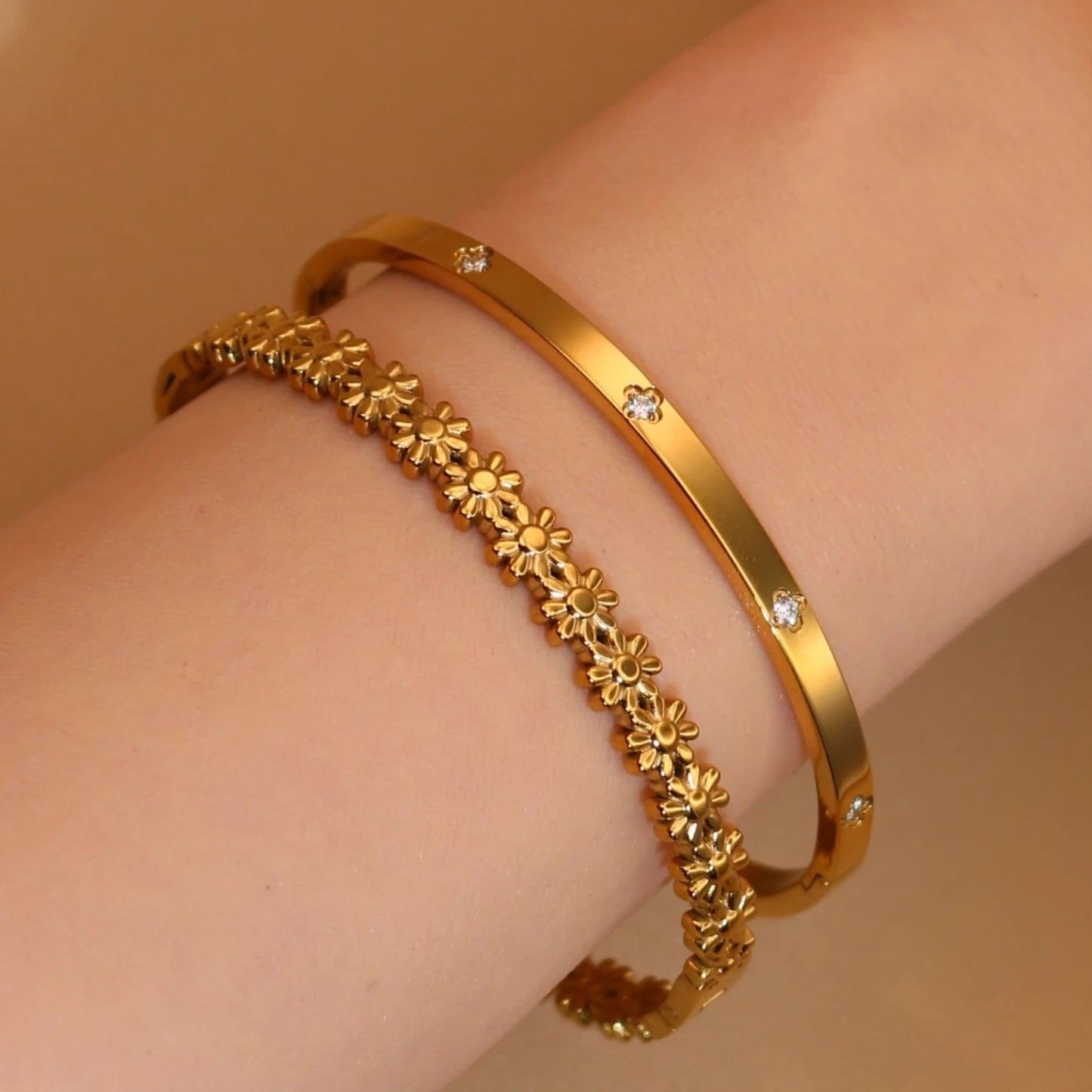 Fashion Crystal Flower Design 18K Gold Plated Bracelet Bangle Women's Jewelry Gift