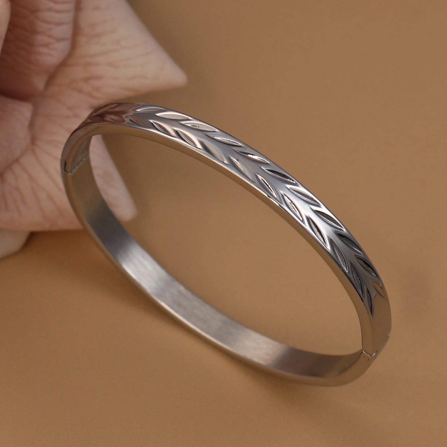 Women stainless steel classic leaf graphic Zircon star bracelet love jewelry gift