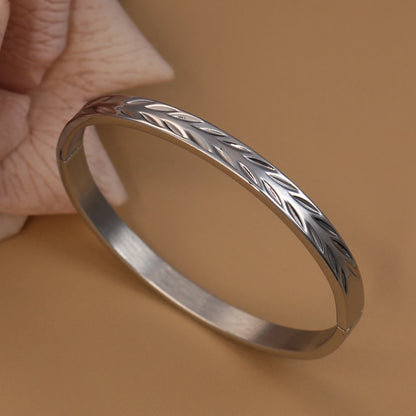 Women stainless steel classic leaf graphic Zircon star bracelet love jewelry gift
