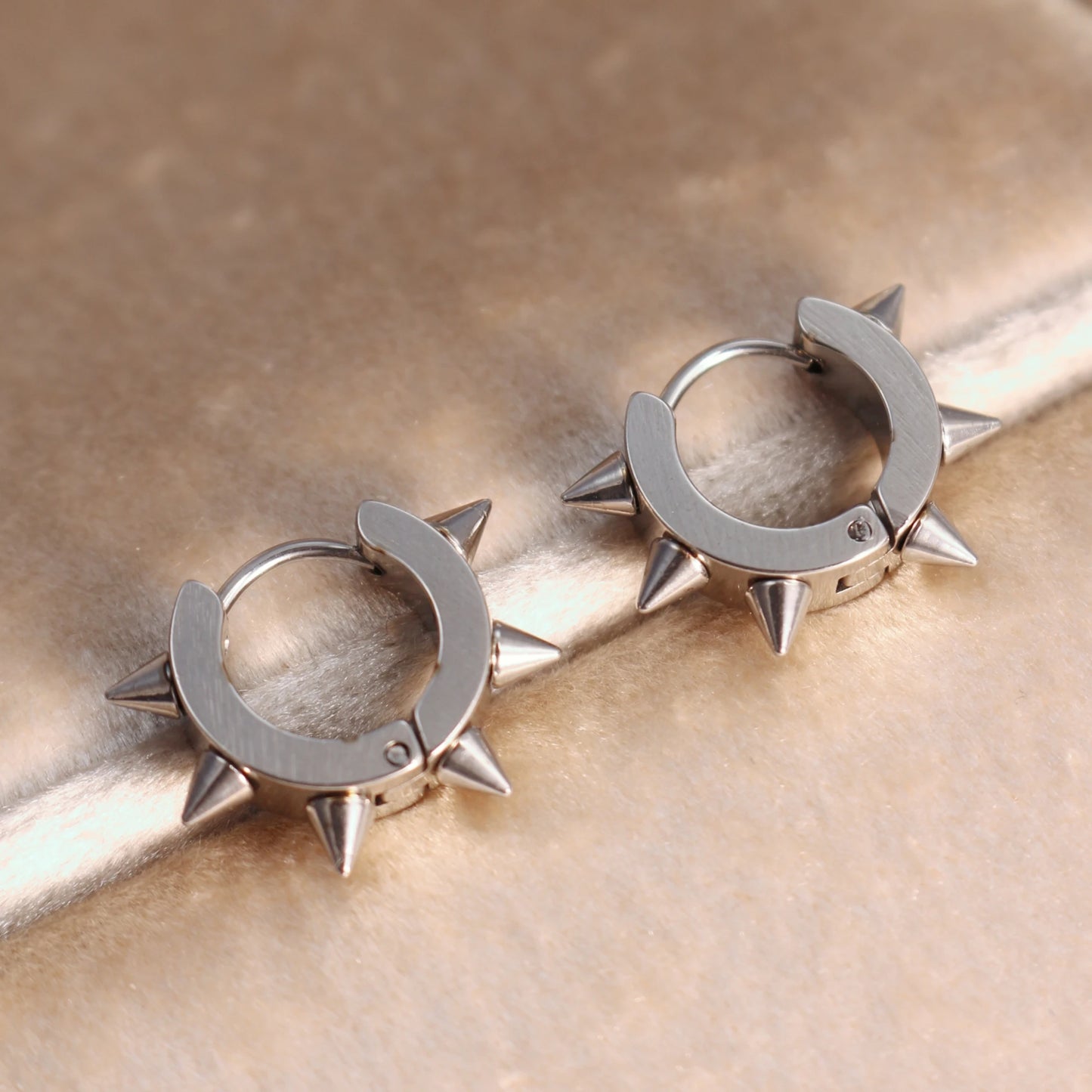 1Pair Women Men Punk Stainless Steel Spiky Thorn Gothic Stud Earrings