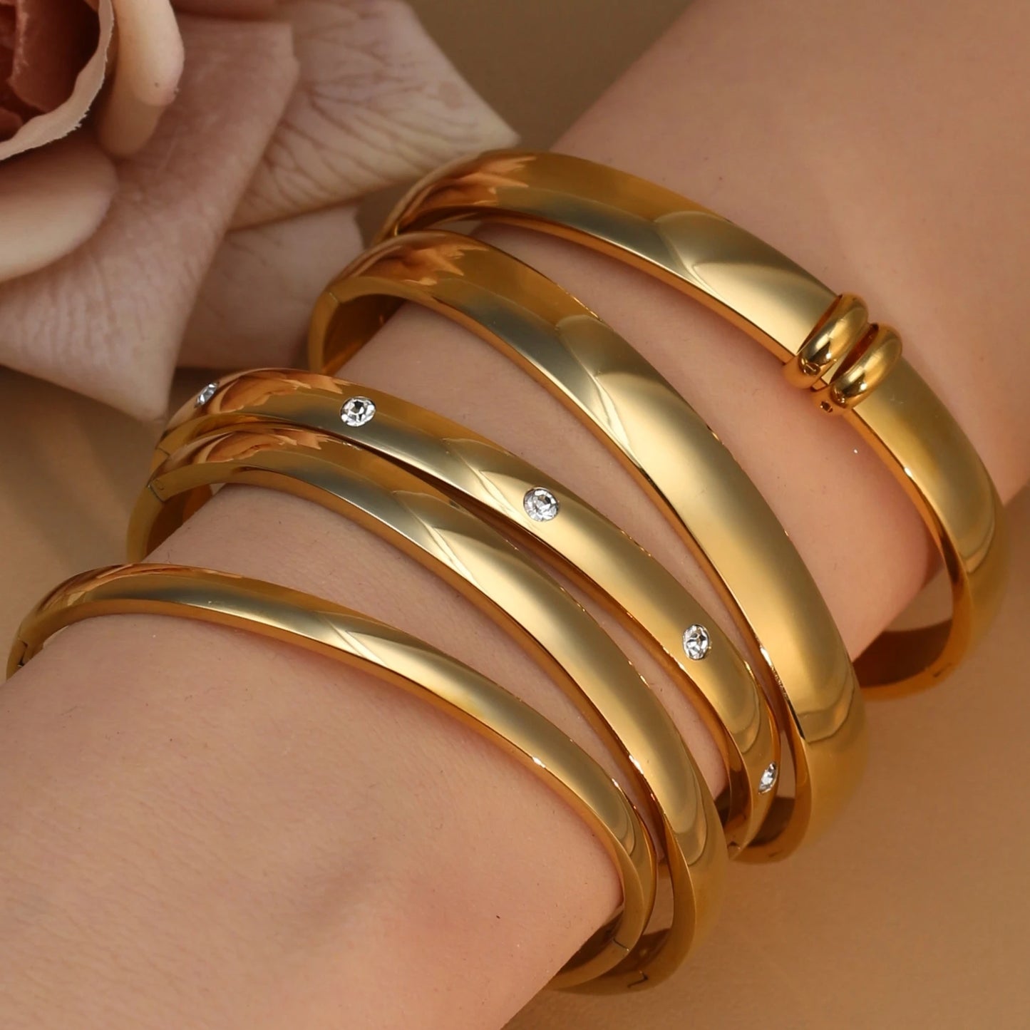 18K Gold-plated Stainless Steel Curved Polished Bangle Bracelet