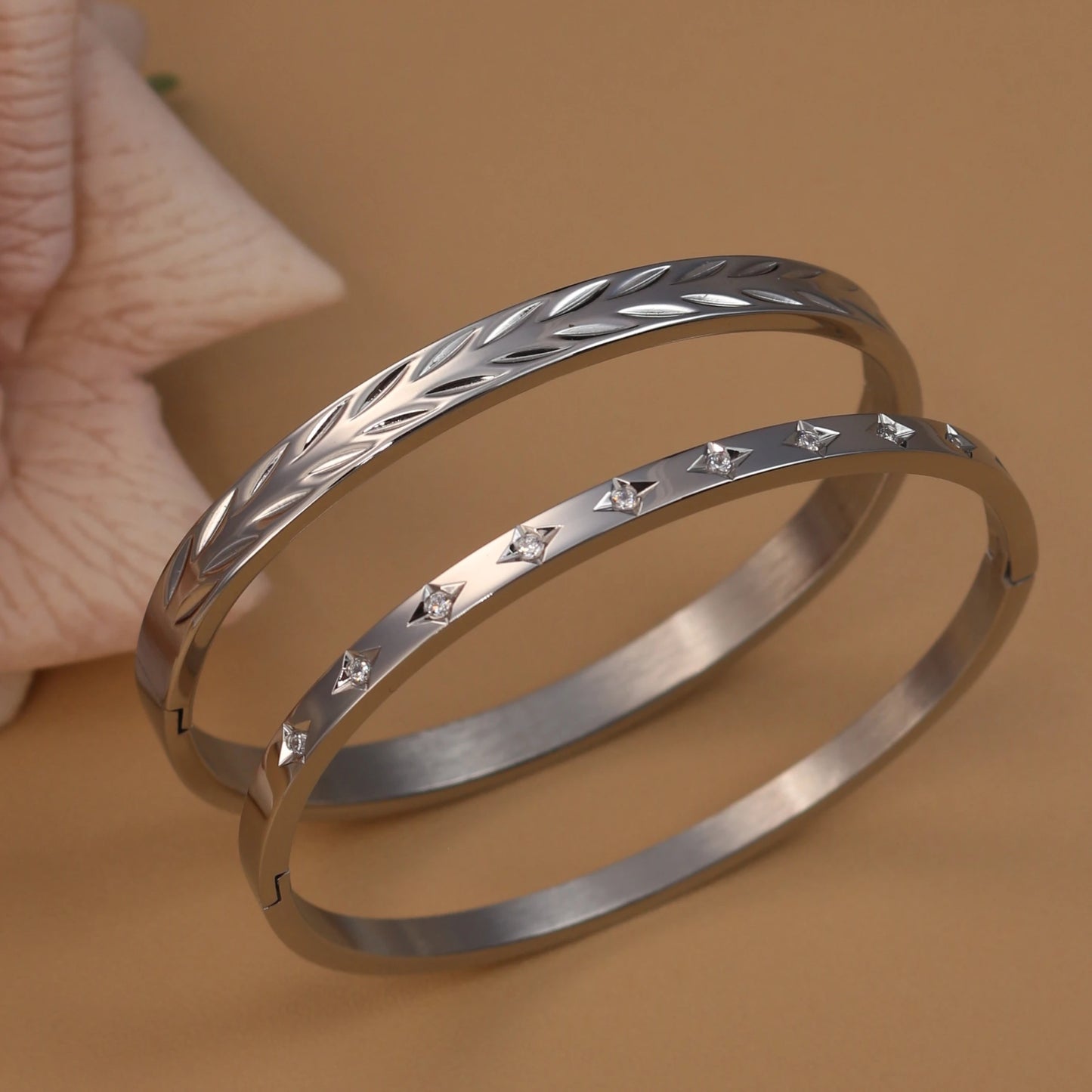 Women stainless steel classic leaf graphic Zircon star bracelet love jewelry gift