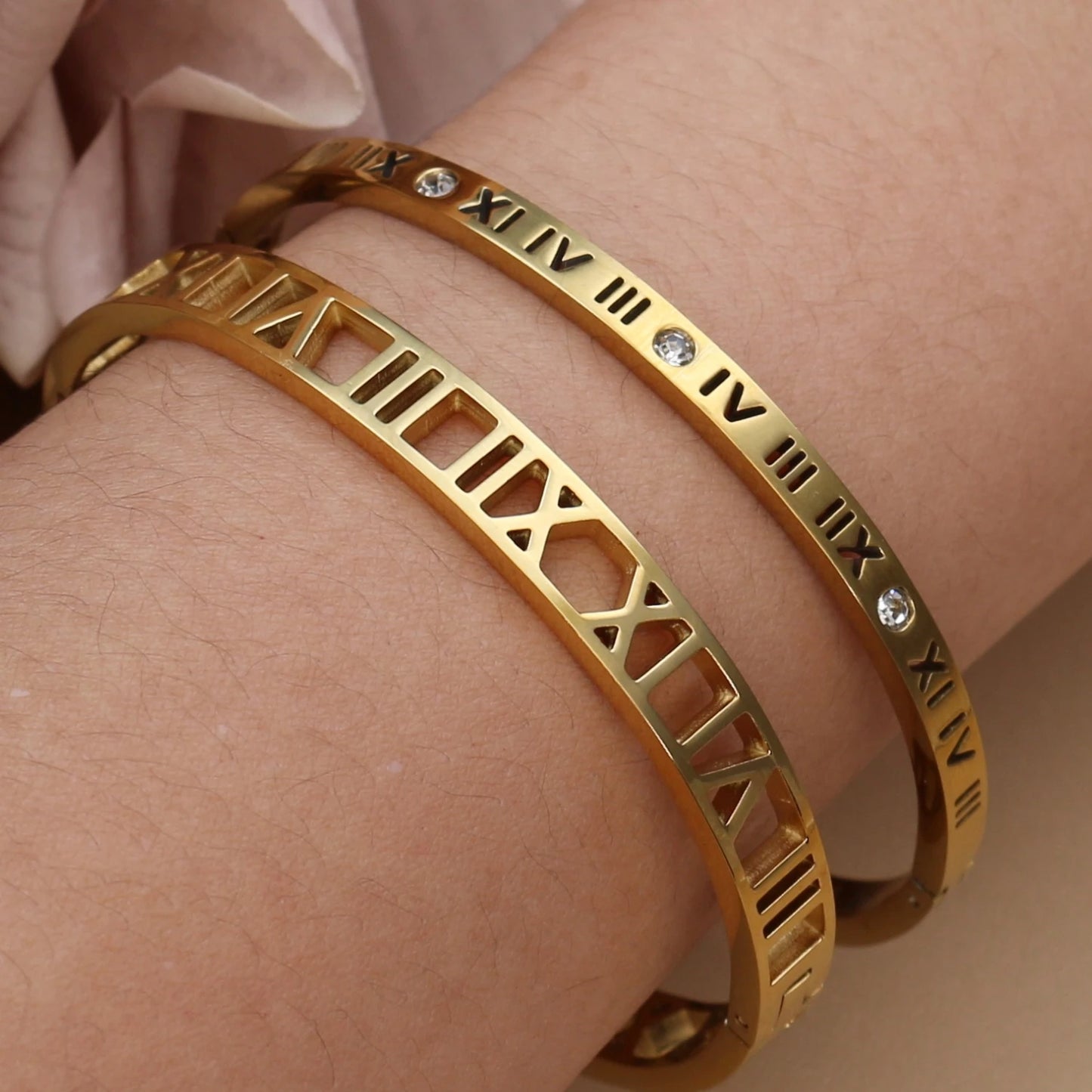 Fashion Stainless Steel Crystal Cutout Roman Numeral Design Gold Color Bracelet Women's Jewely
