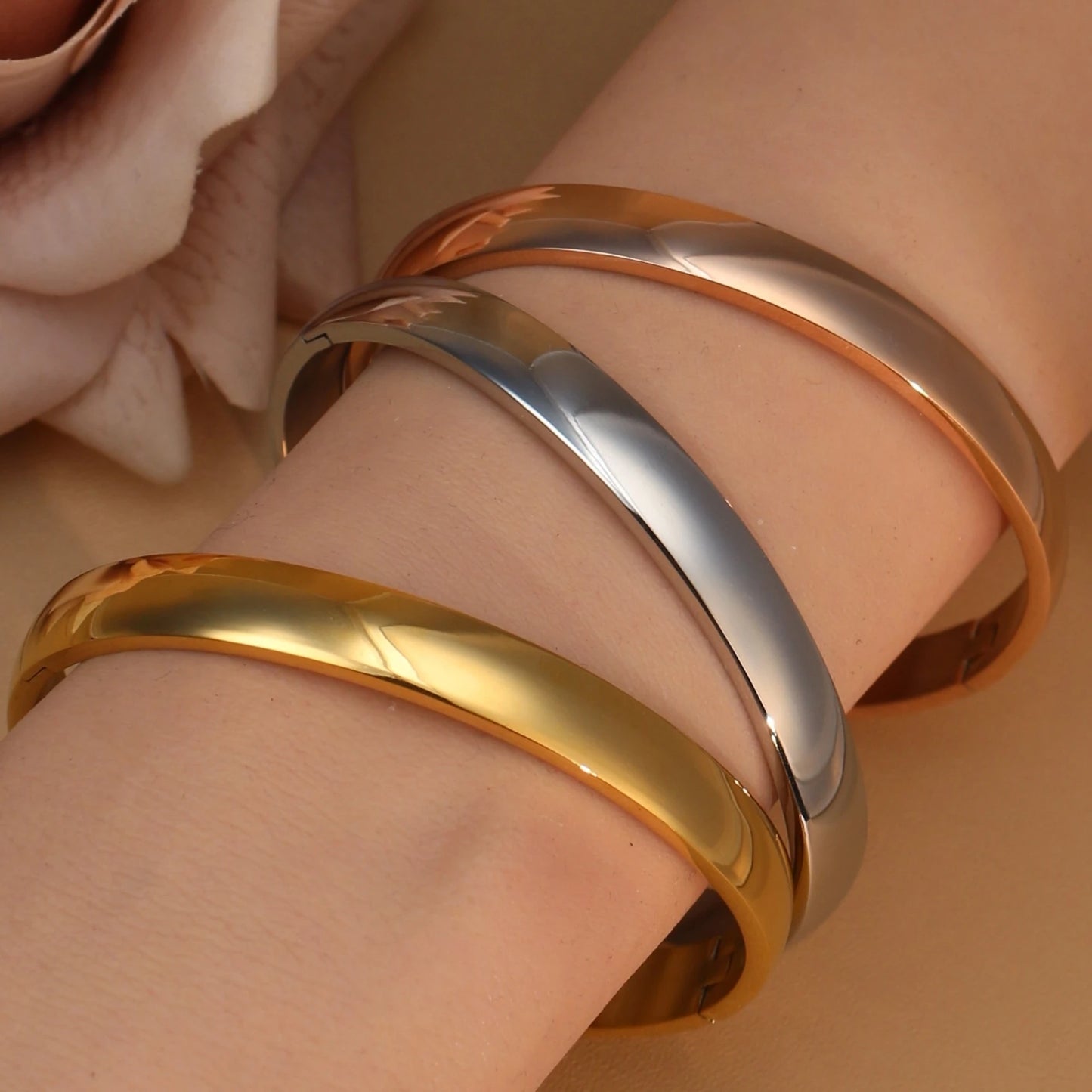 18K Gold-plated Stainless Steel Curved Polished Bangle Bracelet