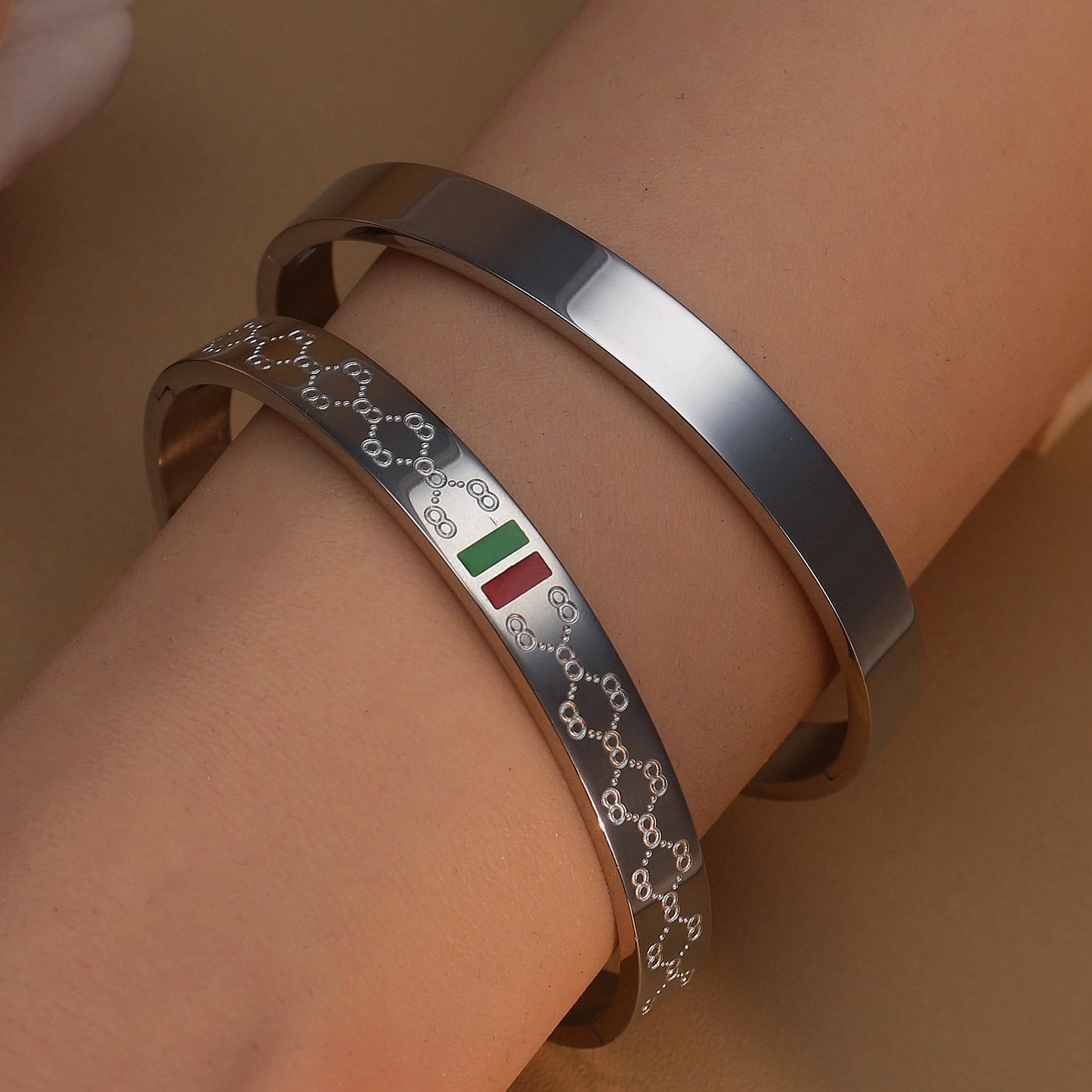 18K Gold Plated Stainless Steel 55MM Red Green Bangles Fashionable Bracelet