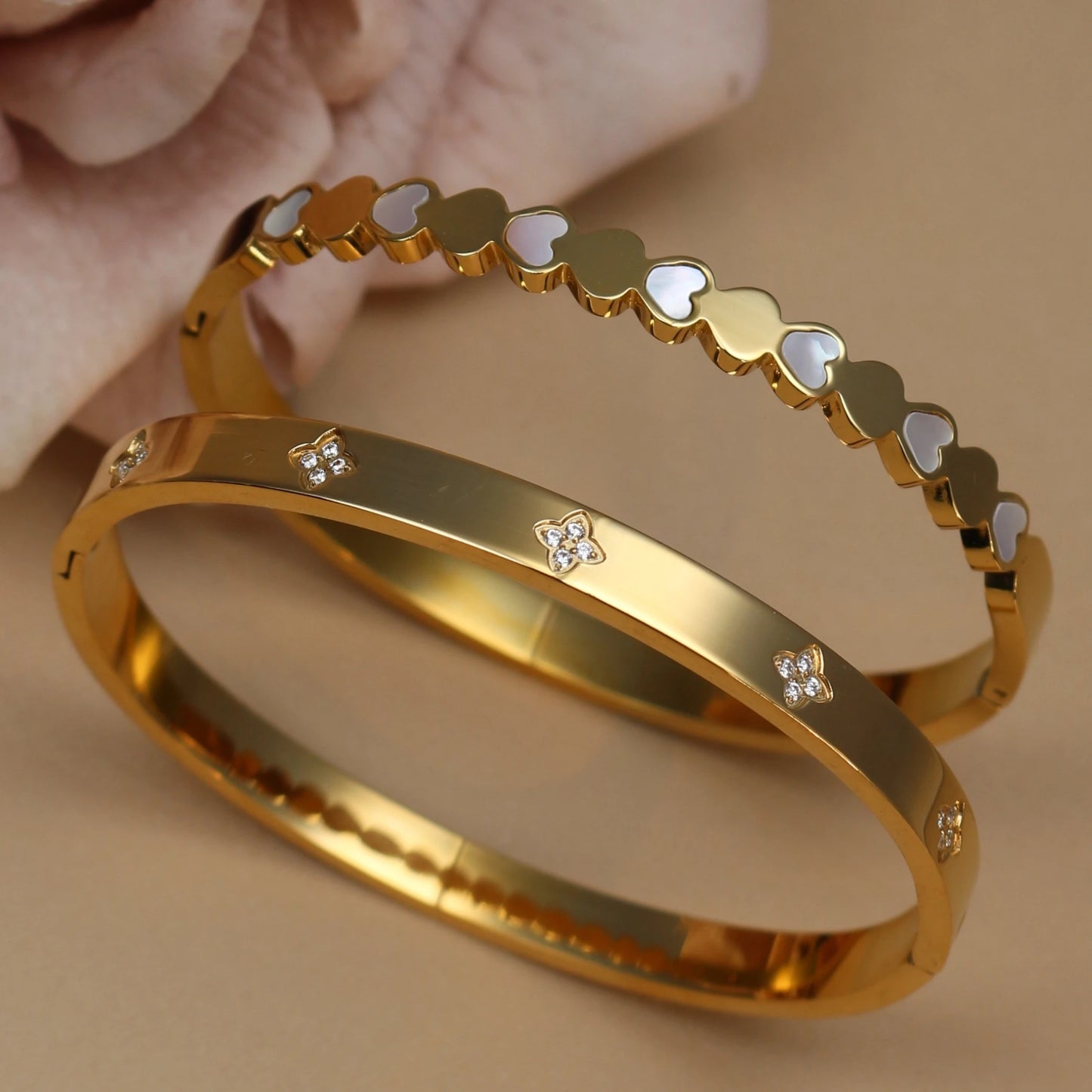 Women Flower Shaped Crystal, Heart Shaped Shell Stainless Steel Bracelet Bangle