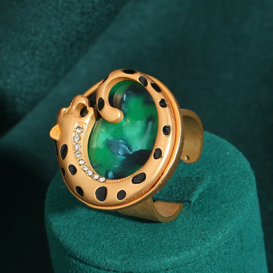 Vintage Emerald Green Glass Abalone Colorful Shell Seal Animal Antique 18k Gold Color Ring