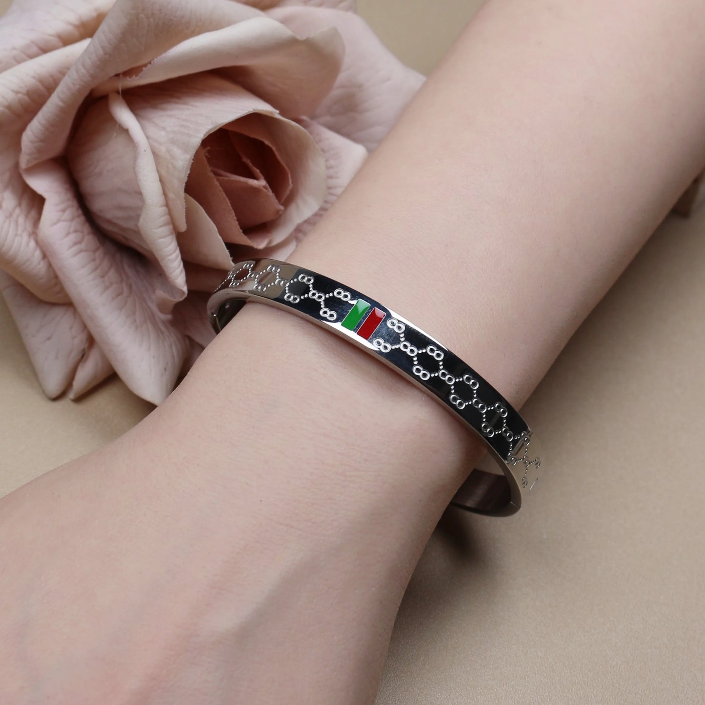 18K Gold Plated Stainless Steel 55MM Red Green Bangles Fashionable Bracelet